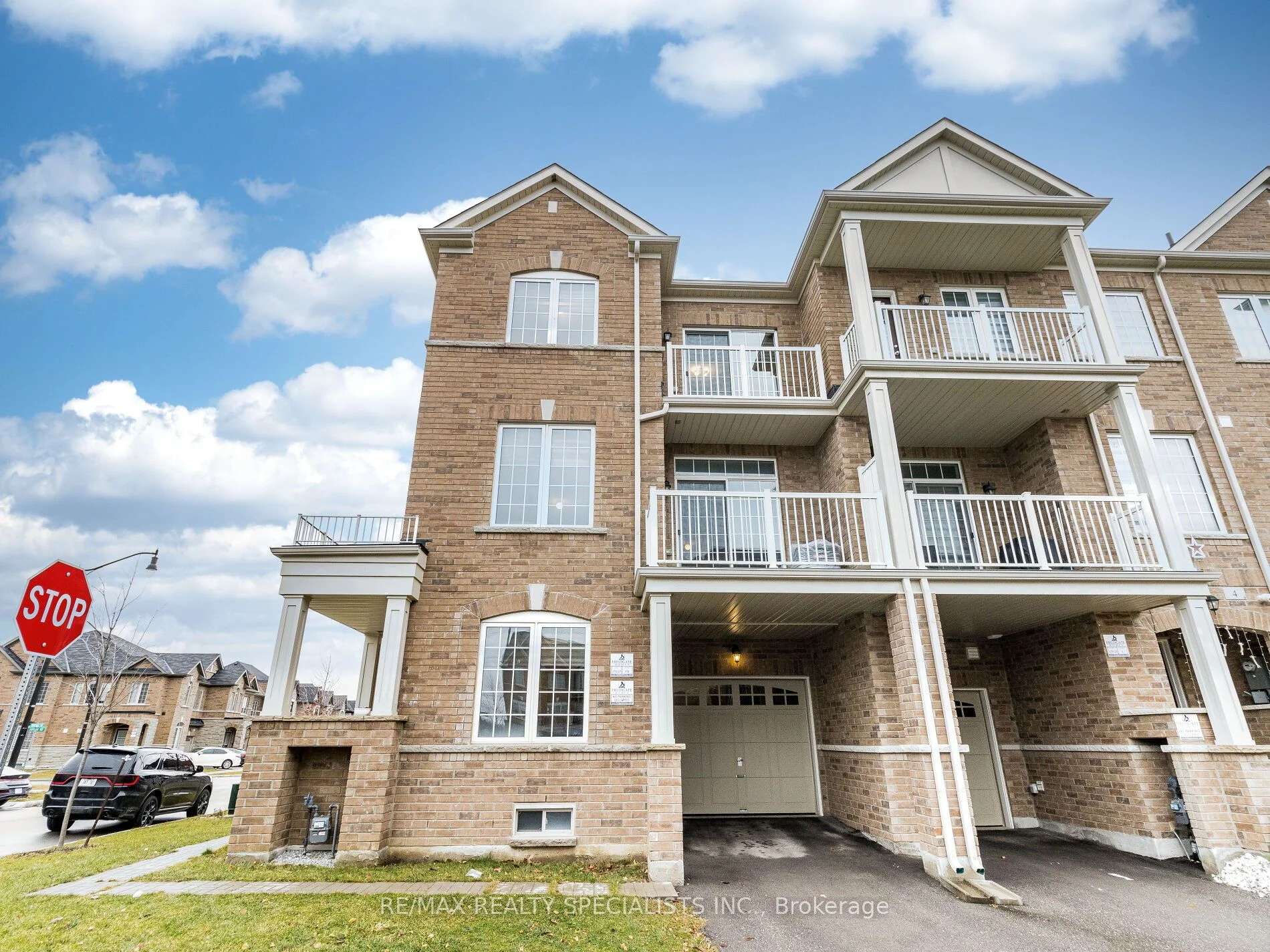 Att/Row/Townhouse in Brampton