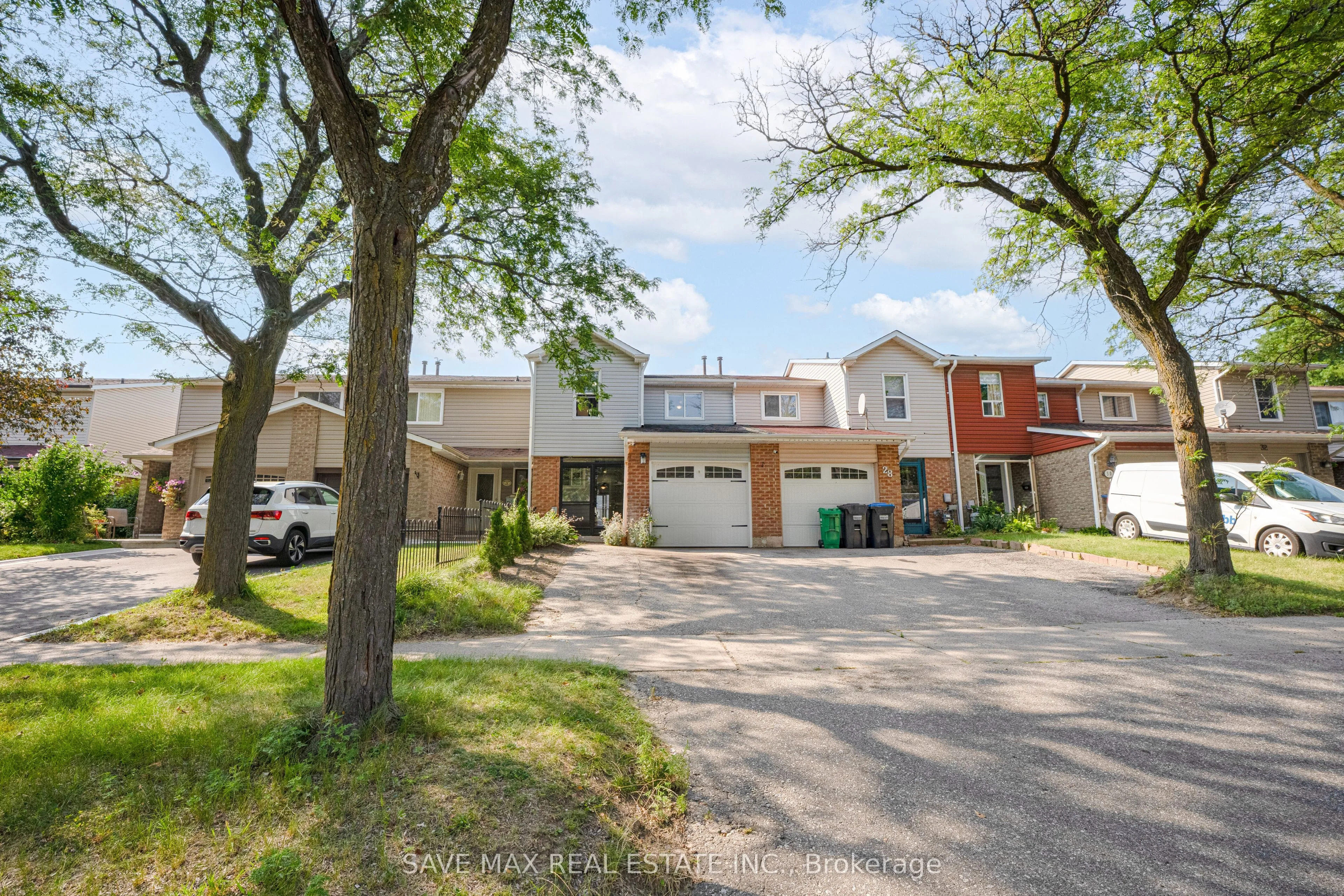 Att/Row/Townhouse in Brampton