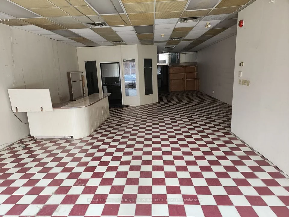 379 Jane Street, Toronto W02, ON M6S 3Z3
