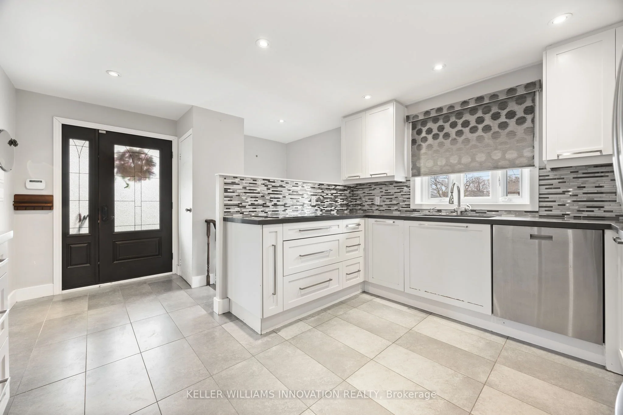 15 Rosewood Avenue, Toronto W07, On M8z 1x5