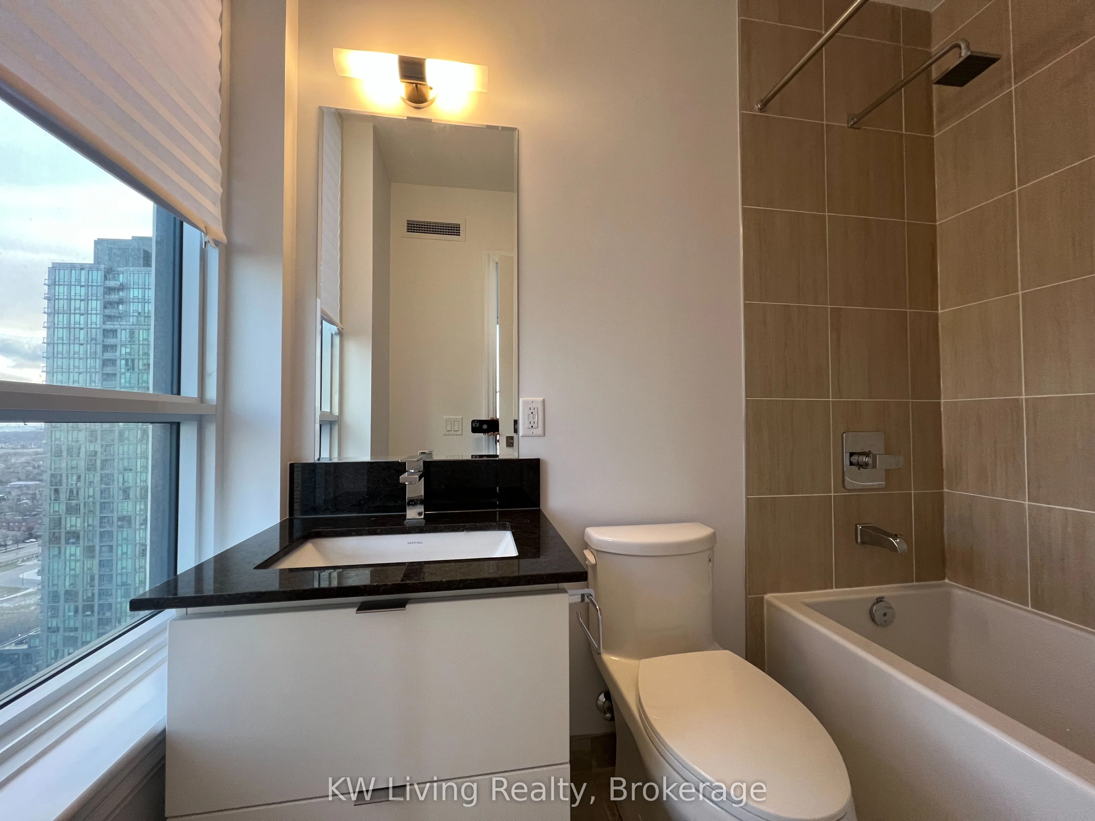 30 Elm Drive 2004, Mississauga, ON M5B 0N6