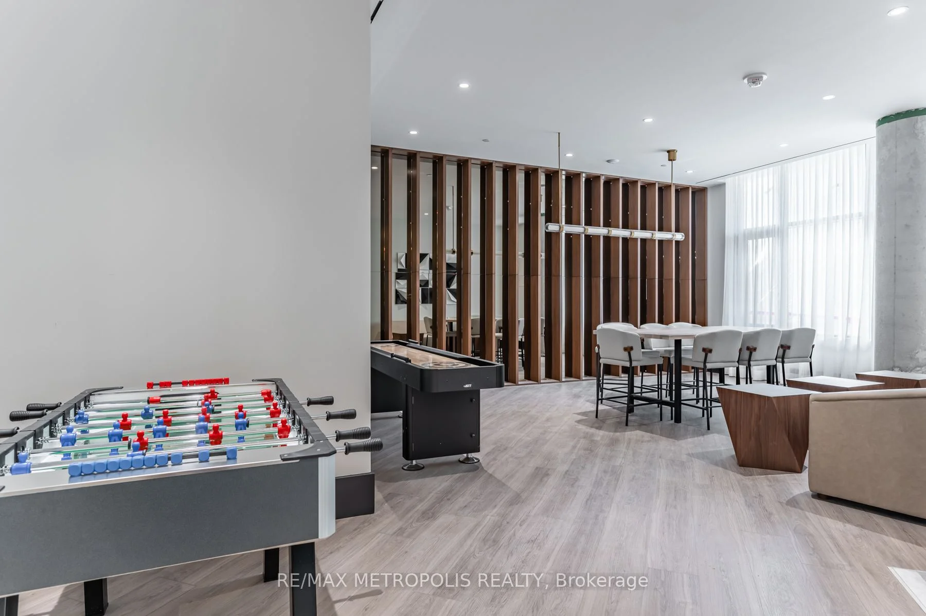 1808 St Clair Avenue W 803, Toronto W03, ON M6N 0C1