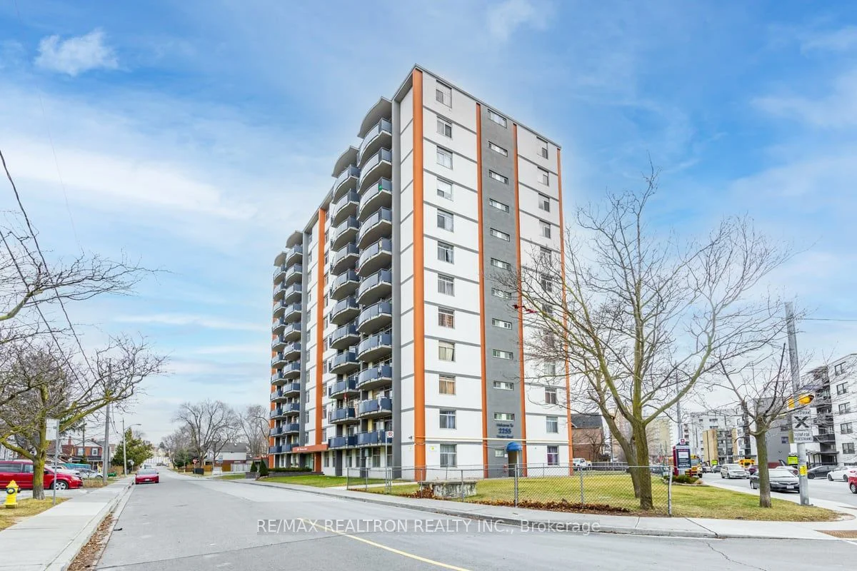Co-op Apartment in Toronto