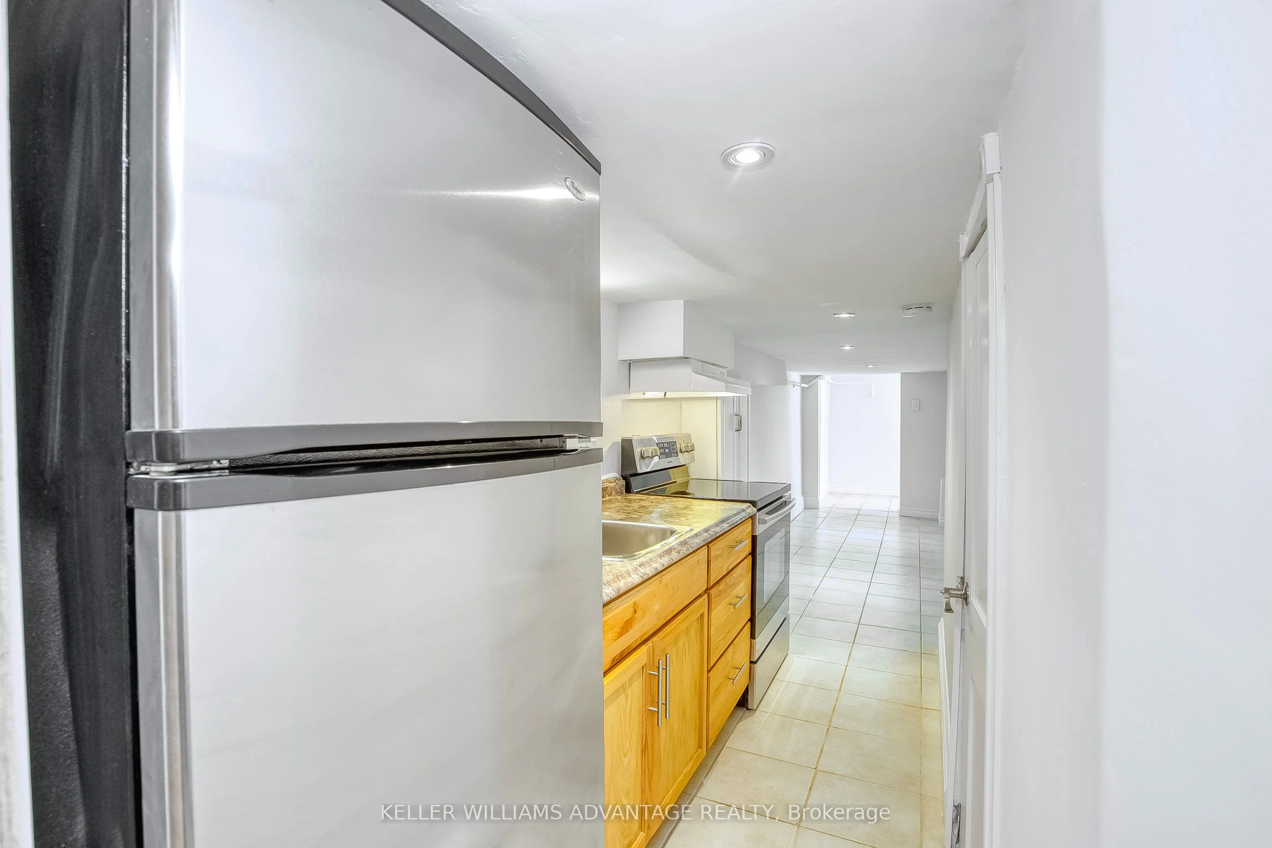 203 Blackthorn Avenue Lower, Toronto W03, ON M6N 3H7