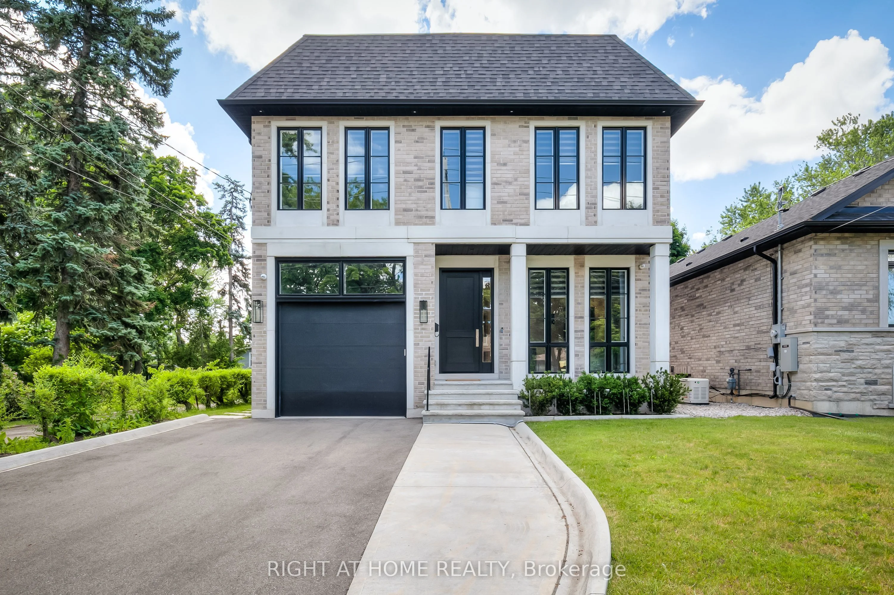 124 Shaver Avenue N, Toronto W08, On M9b 4n8