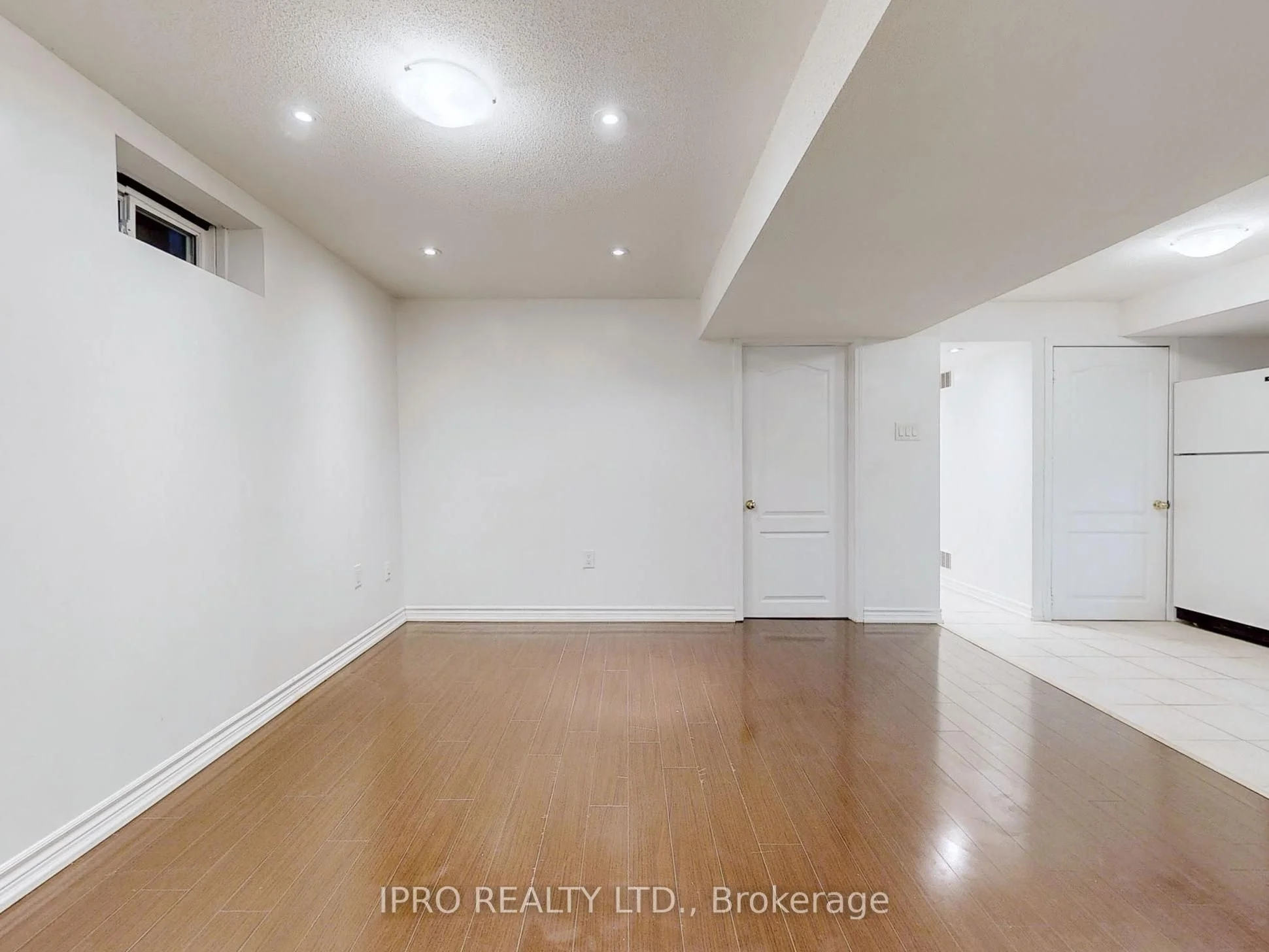 3770 Densbury Drive Bsmt, Mississauga, ON L5N 6Z2