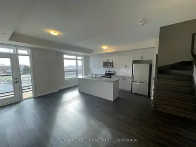 Condo Townhouse in Milton