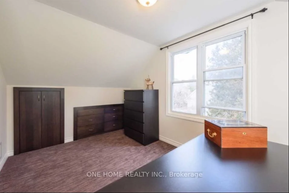 11 Stewart Street, Oakville, ON L6K 1X3