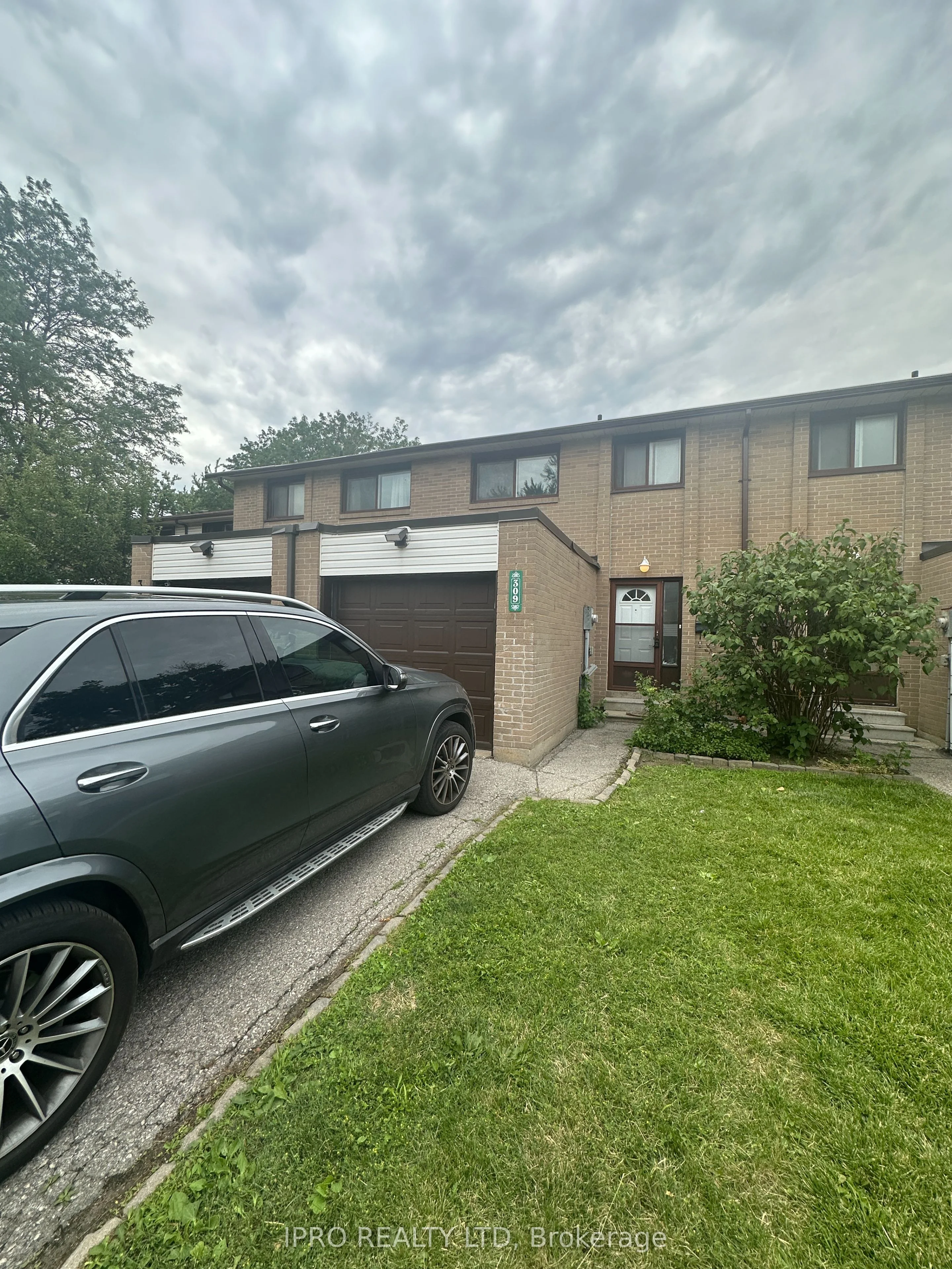 Condo Townhouse in Brampton