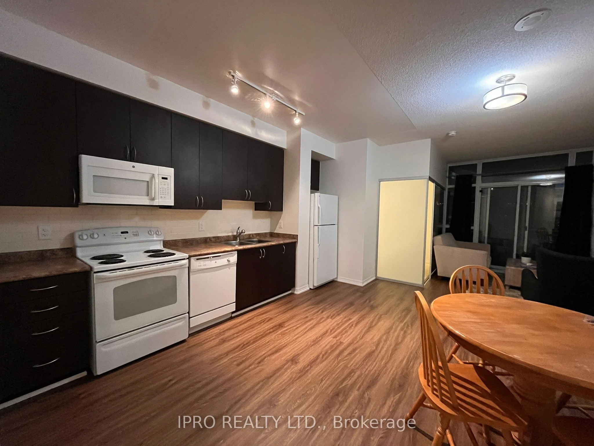 223 Webb Drive E 2710, Mississauga, On L5b 0e8