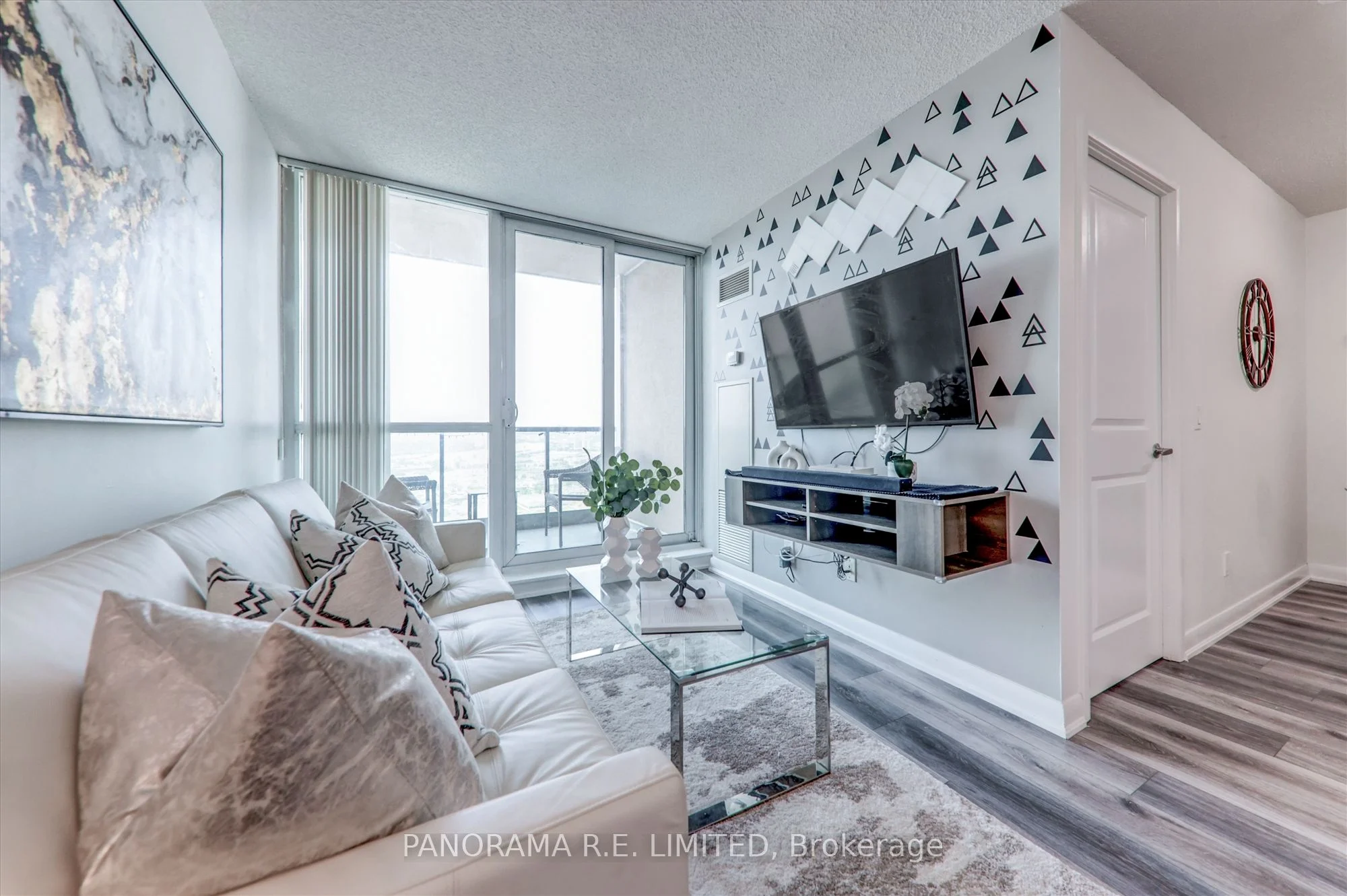 225 Sherway Gardens Road 3104, Toronto W08, On M9c 0a3