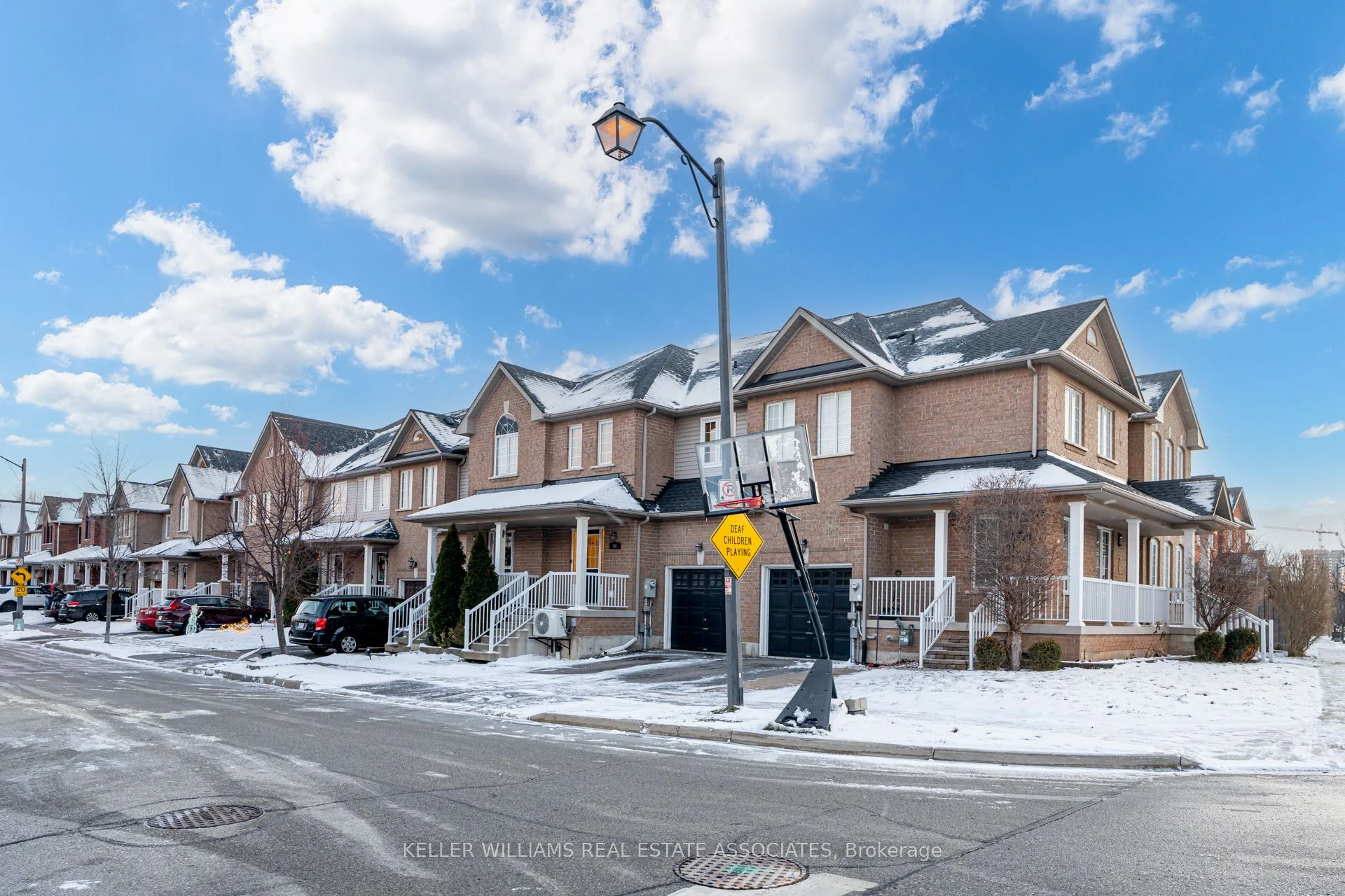 Att/Row/Townhouse in Milton