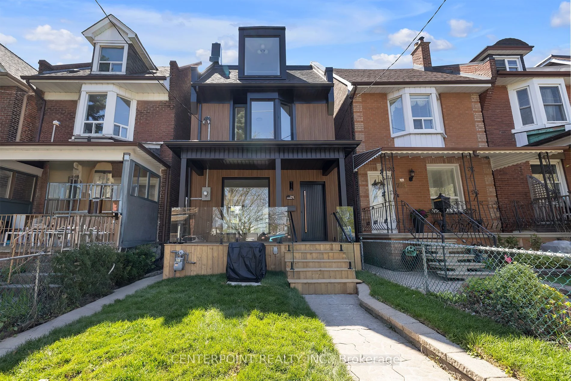 782 Crawford Street, Toronto W02, On M6g 3k3