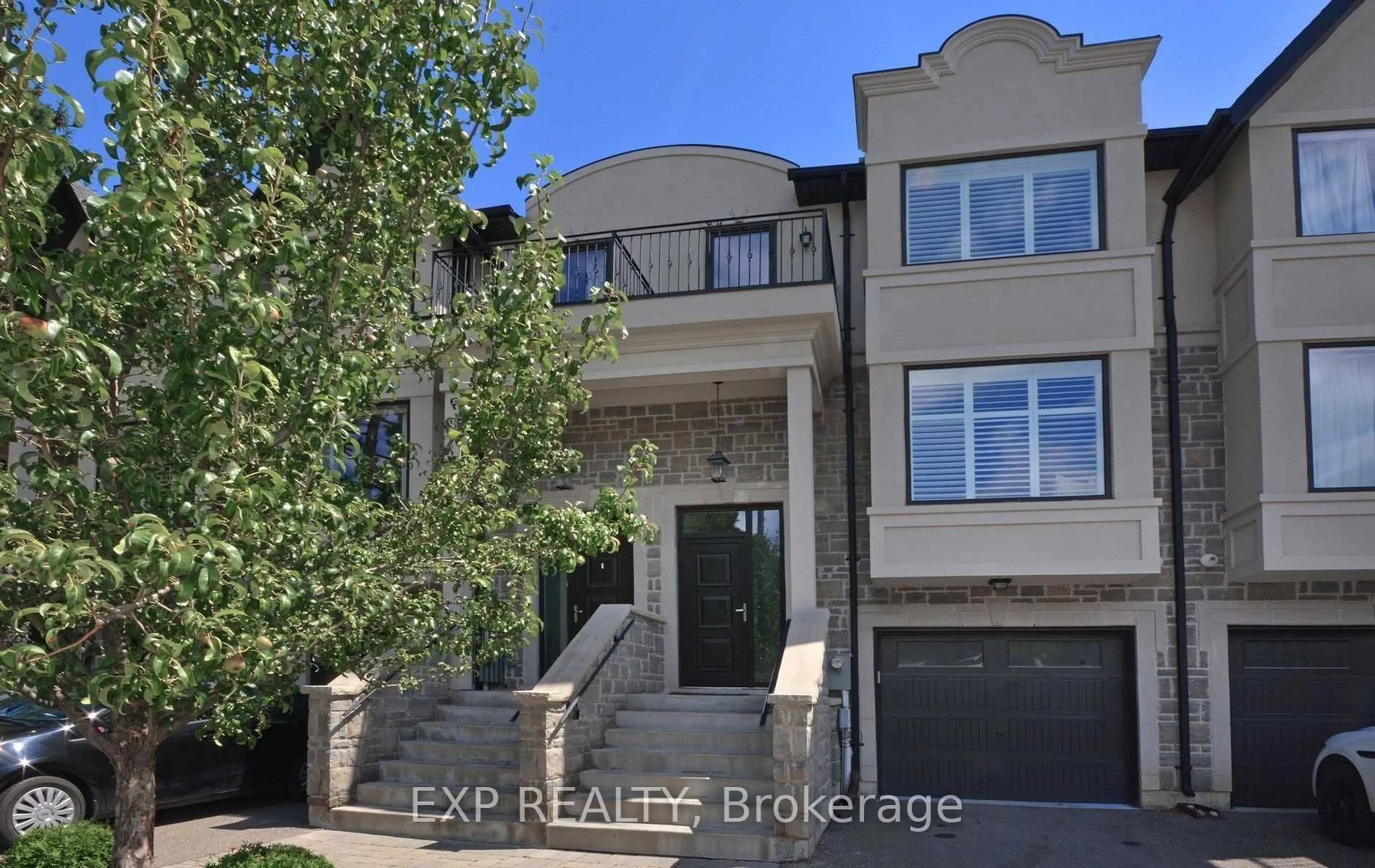 Att/Row/Townhouse in Toronto