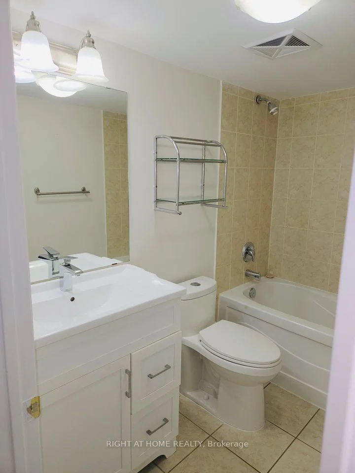 3250 Bentley Dr, Drive 5, Mississauga, ON L5M 0P7