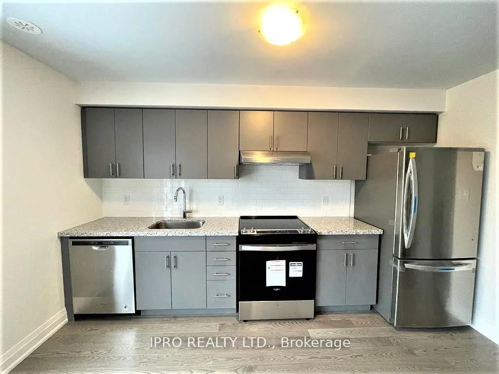 19 Blackstone Street Upper, Toronto W04, ON M6L 0A5