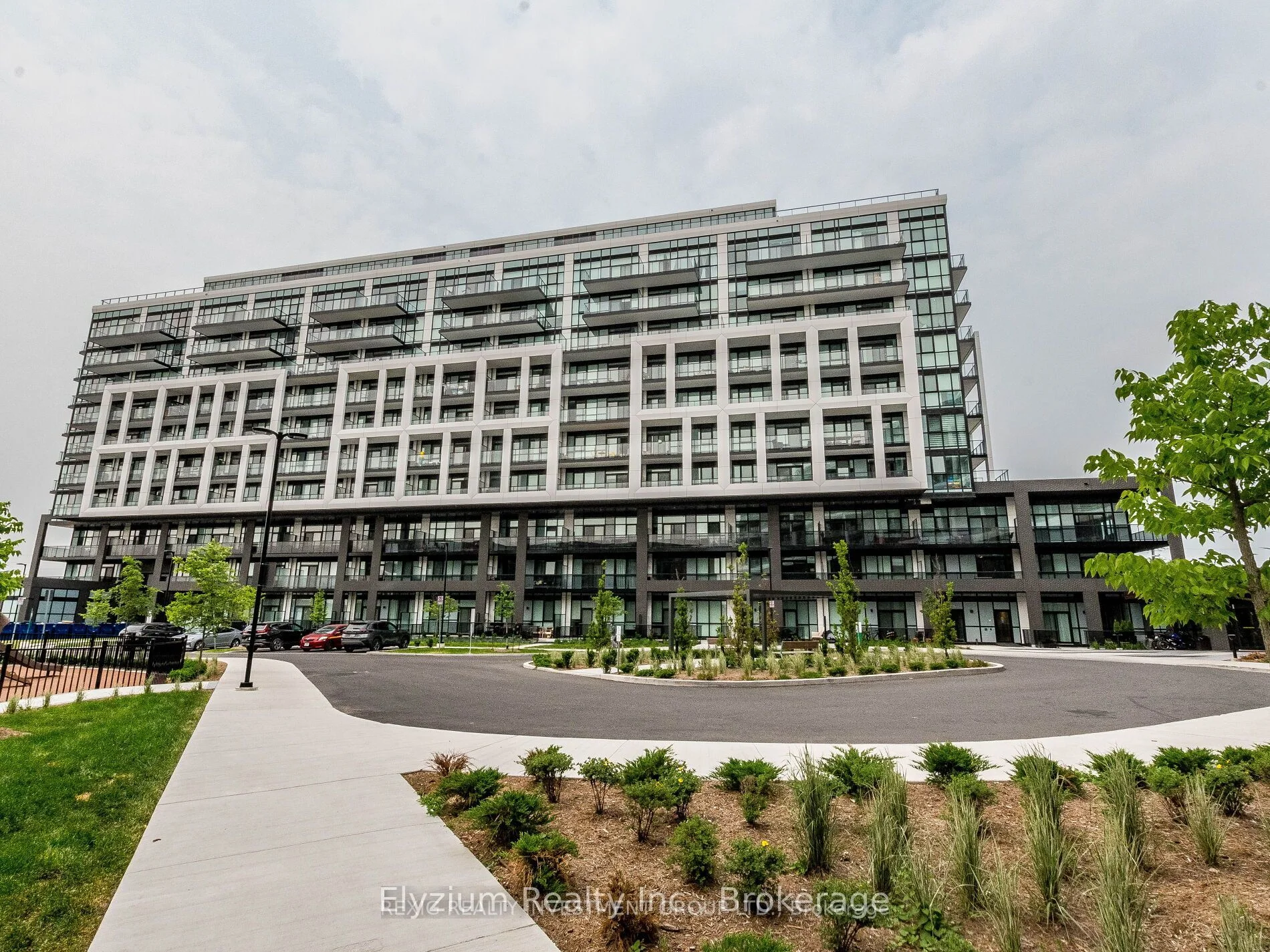 60 George Butchart Drive 317, Toronto W05, On M3k 0c9
