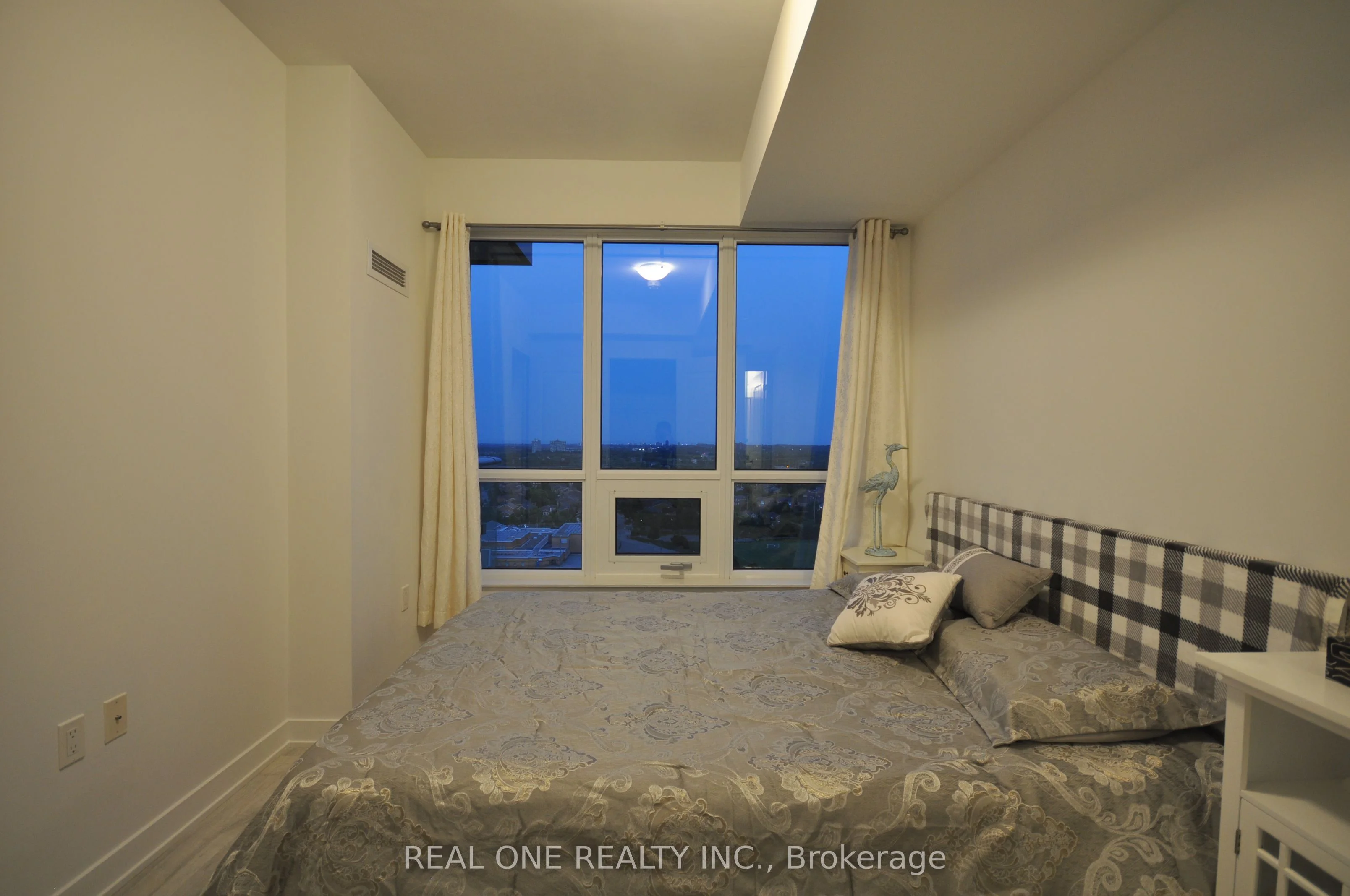 4677 Glen Erin Drive 1705, Mississauga, ON L5M 2E3