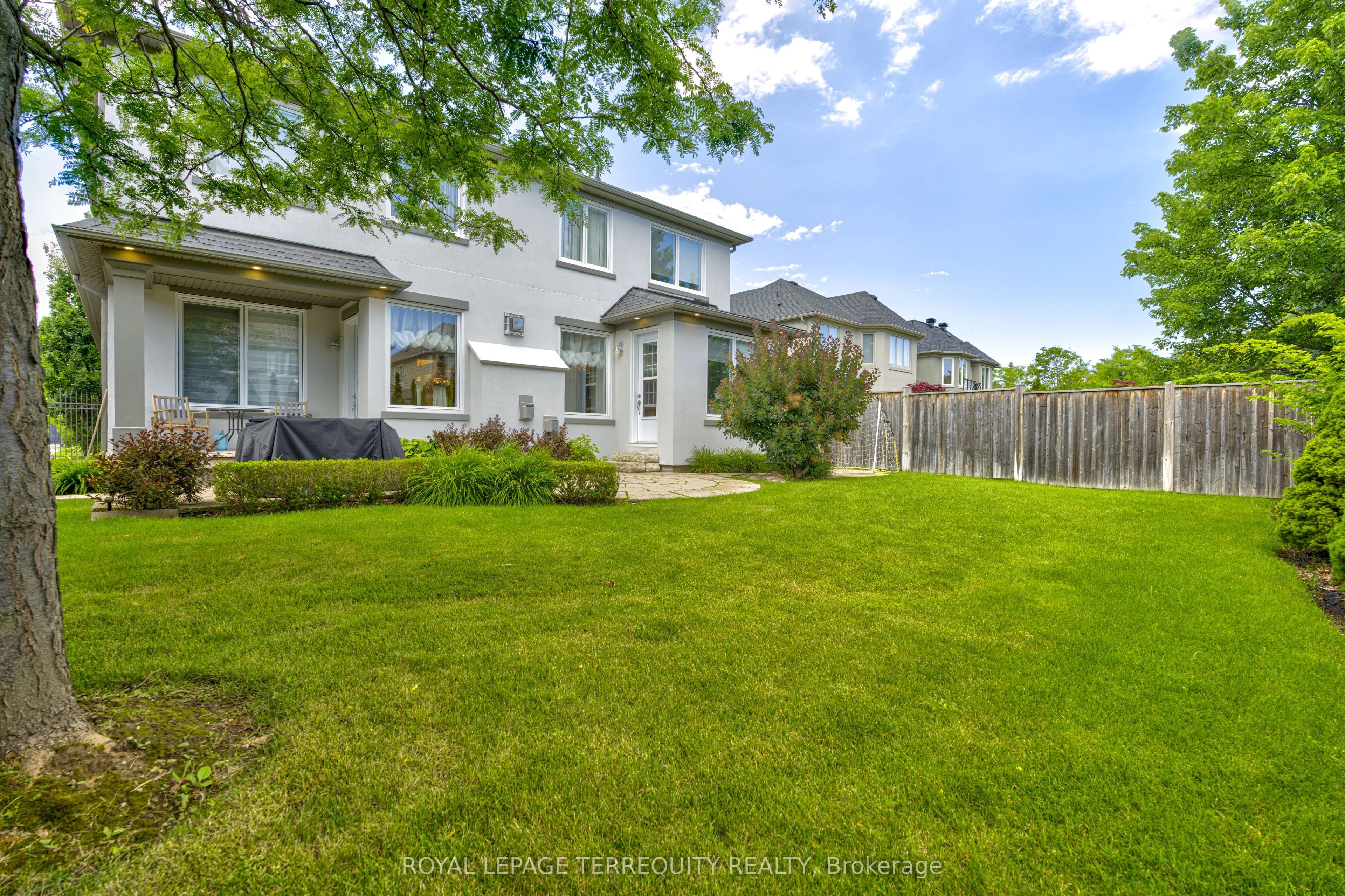 590 Hancock Way, Mississauga, ON L5H 4L5