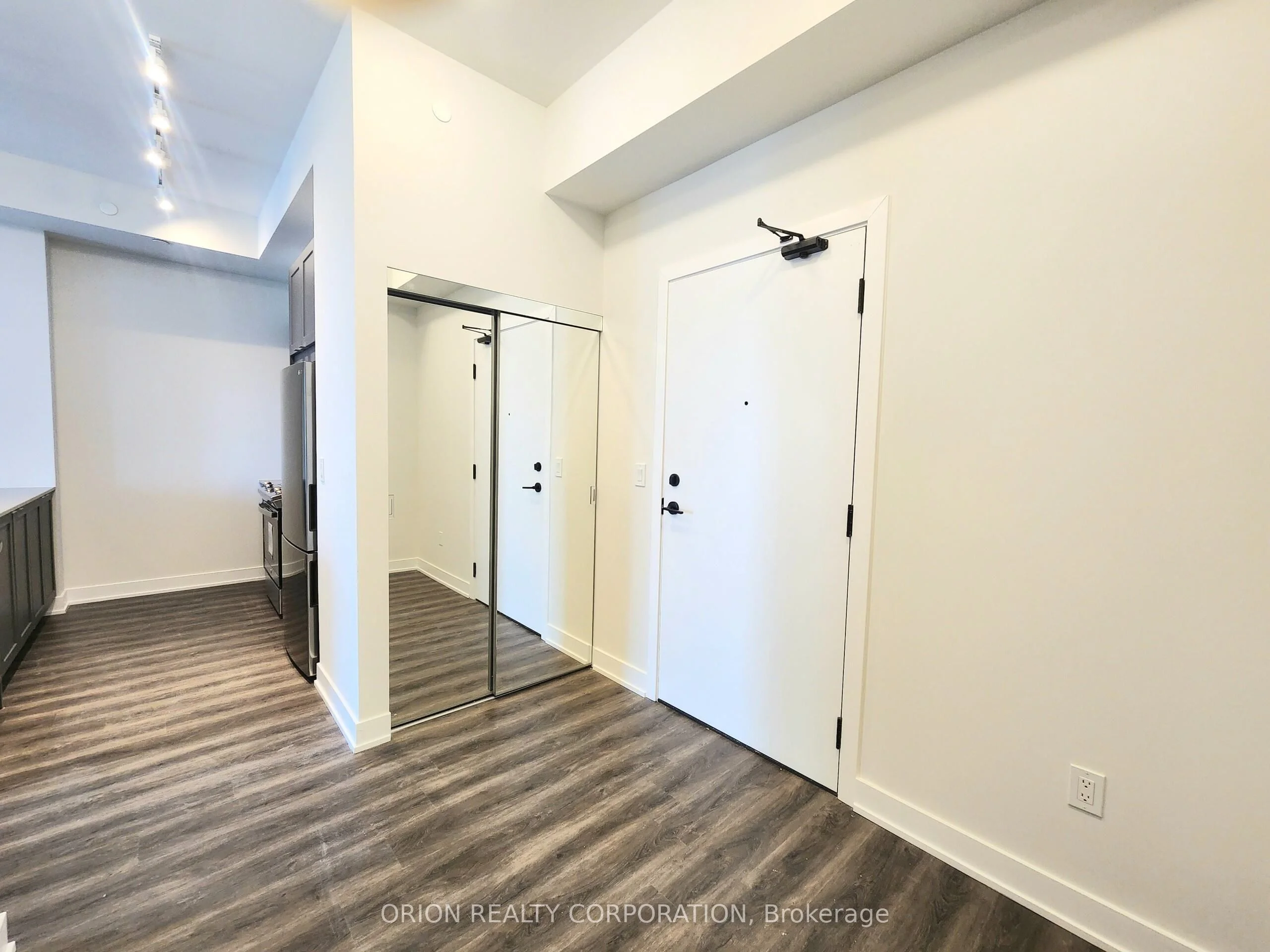 4130 Parkside Village Drive 902, Mississauga, On L5b 3m8