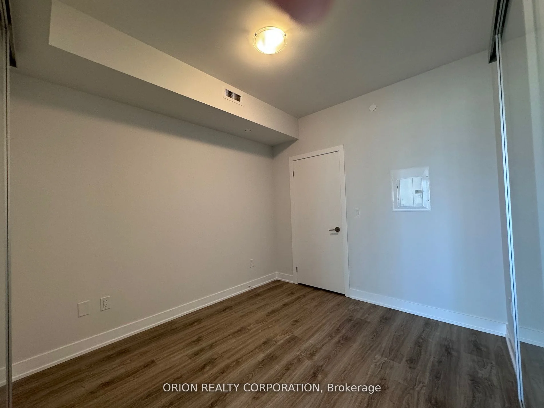 4130 Parkside Village Drive 809, Mississauga, ON L5B 3M8
