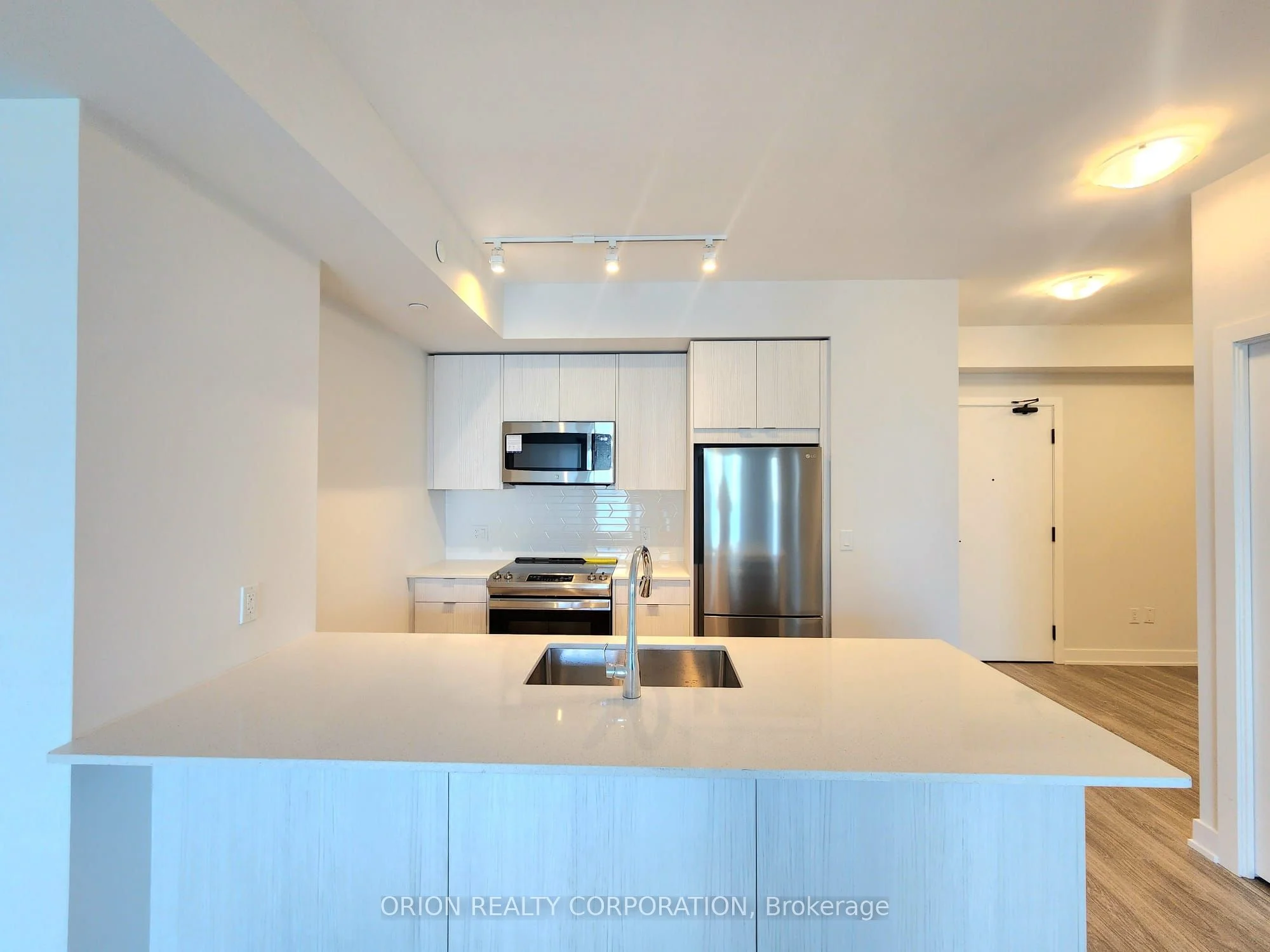 4130 Parkside Village Drive 1002, Mississauga, ON L5B 3M8