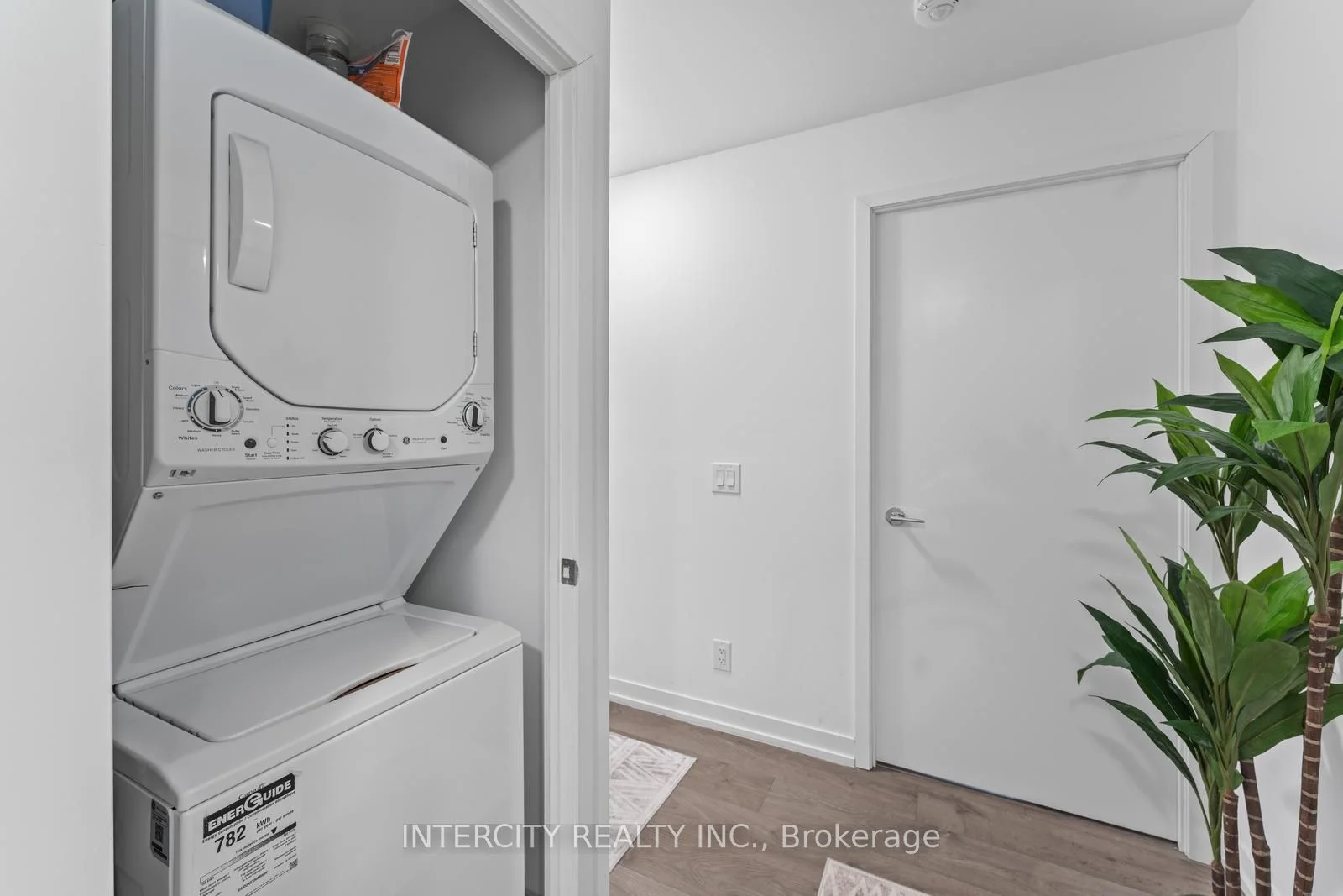270 Dufferin Street 1217, Toronto W01, ON M6K 0H8