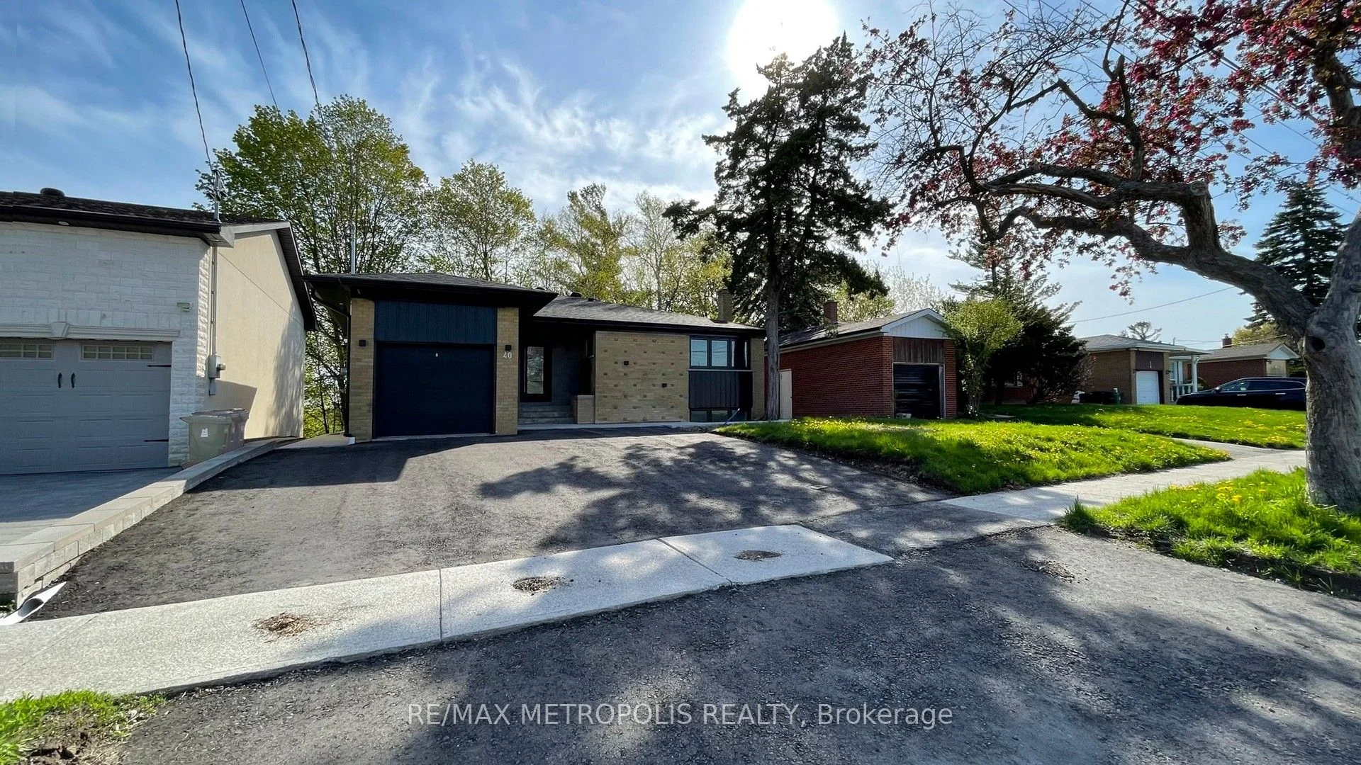 40 Stanwood Crescent Lower B, Toronto W05, ON M9M 1Z9