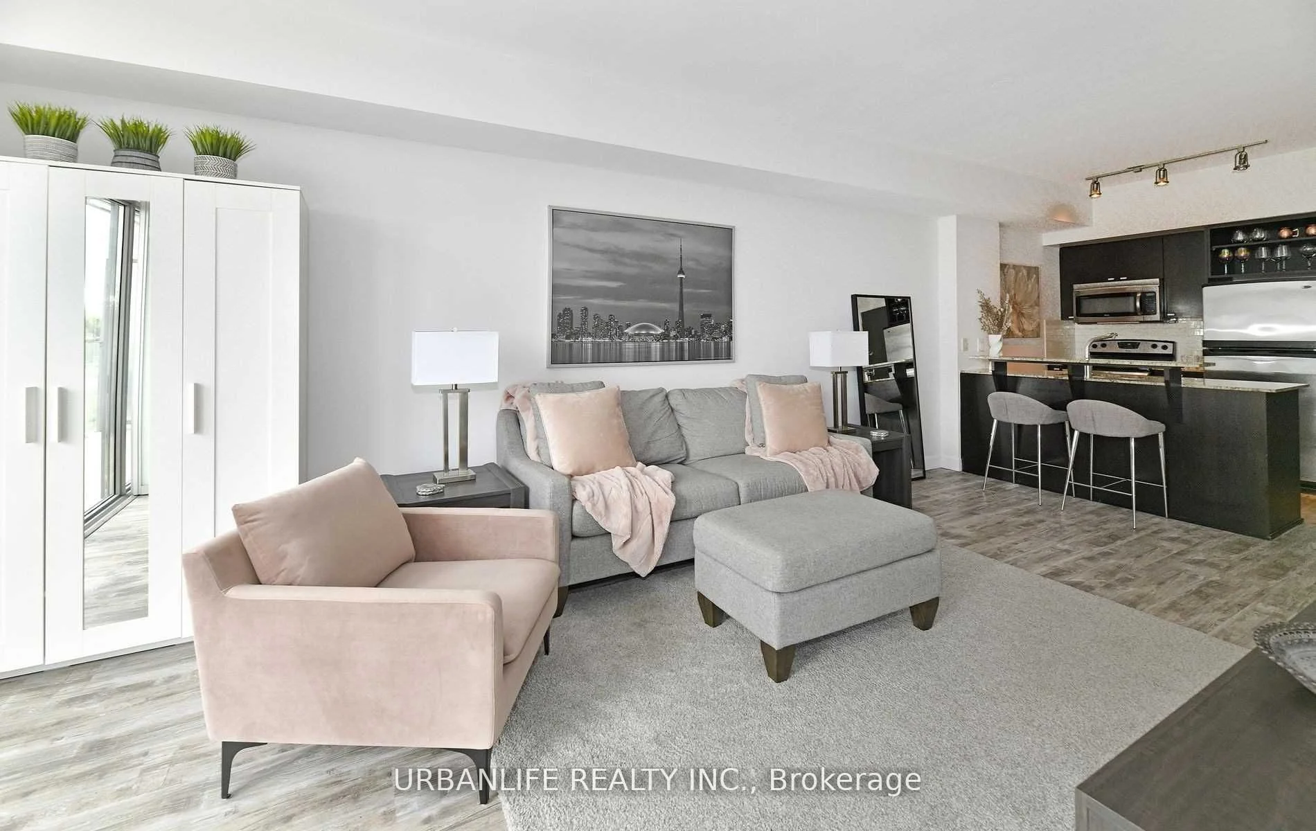 103 The Queensway Avenue 409, Toronto W01, ON M6S 5B3