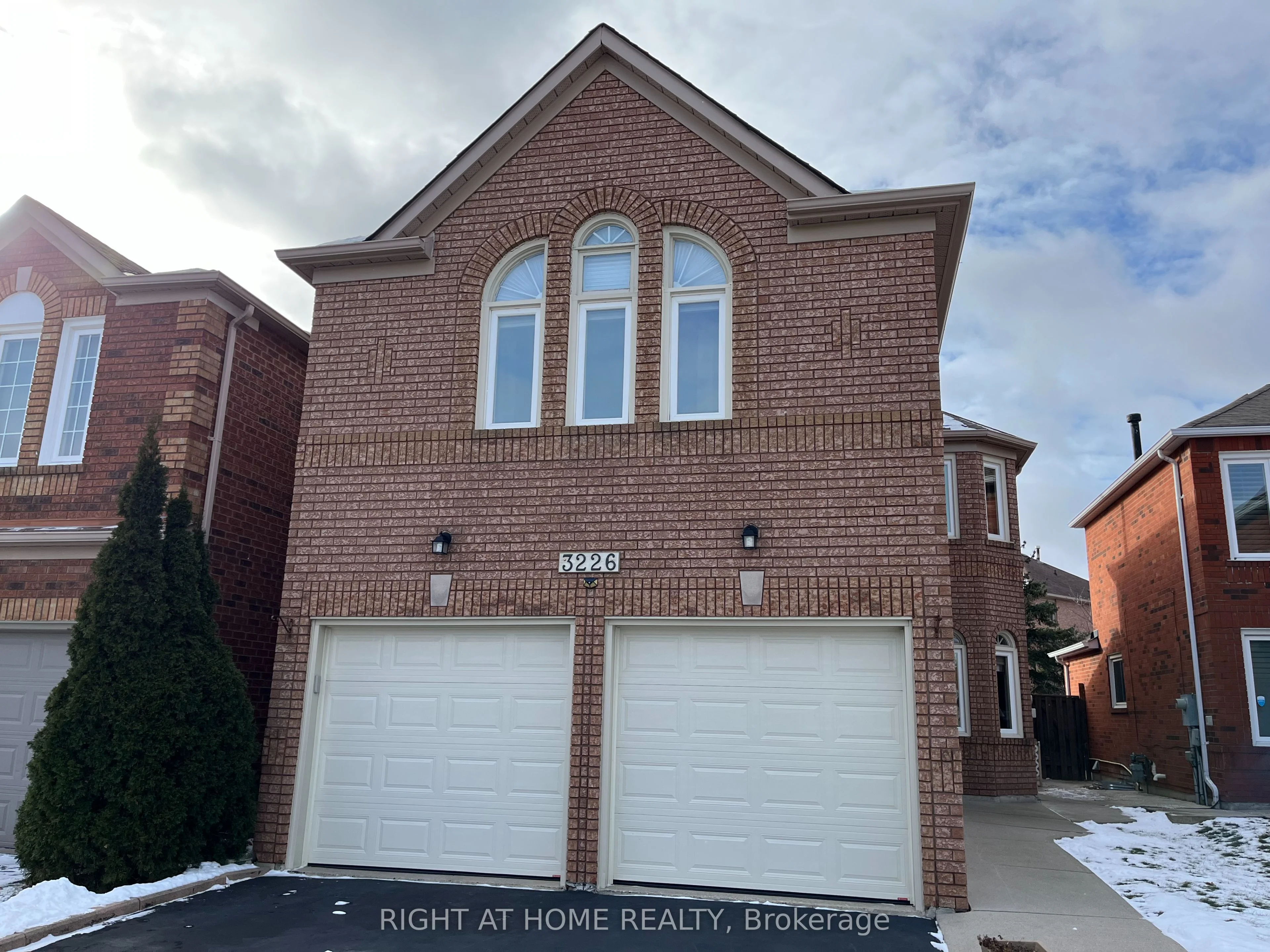 3226 Forrestdale Circle, Mississauga, On L5n 6v4