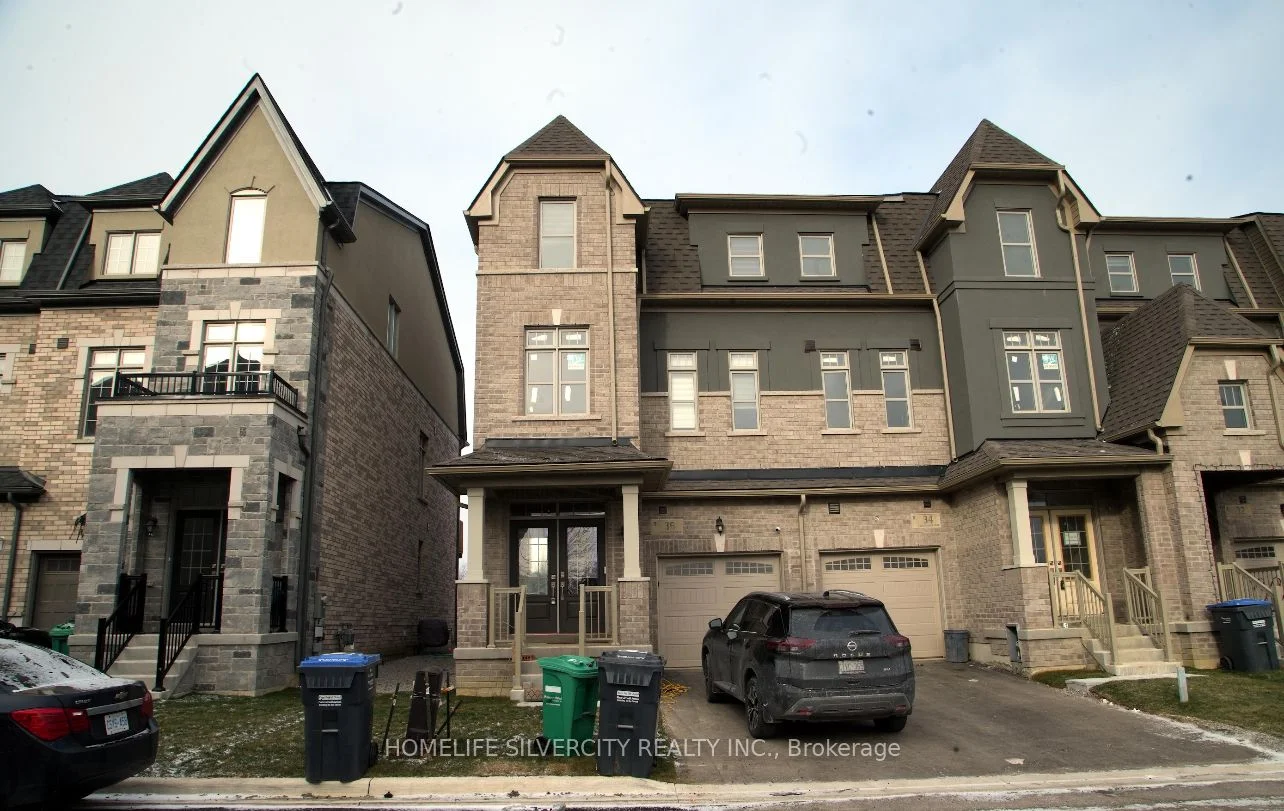 Att/Row/Townhouse in Brampton