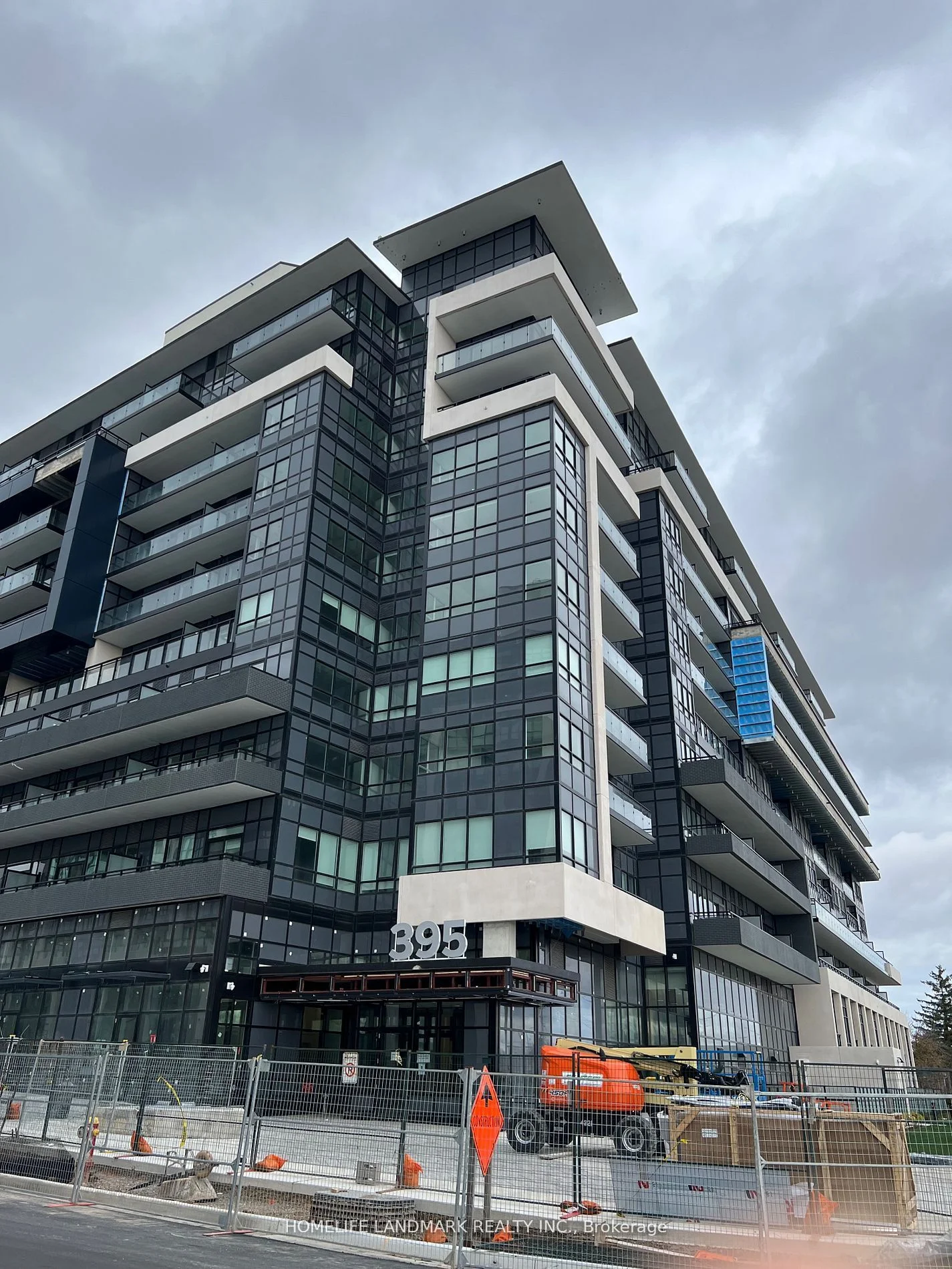 395 Dundas Street W 101, Oakville, On L6m 5r8
