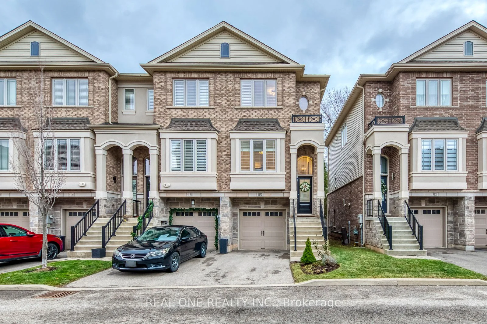 Att/Row/Townhouse in Burlington