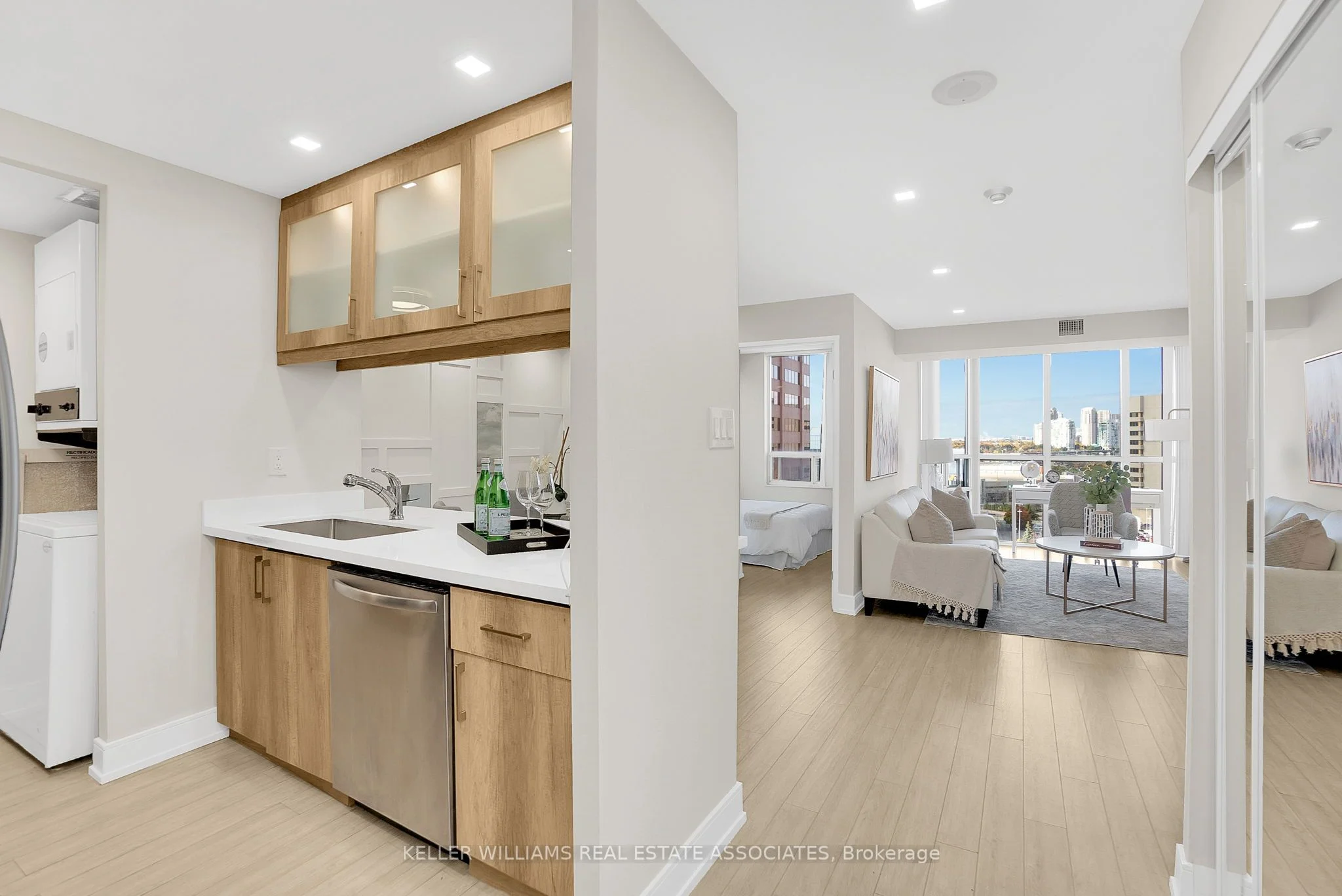 265 Enfield Place 1406, Mississauga, On L5b 3y7