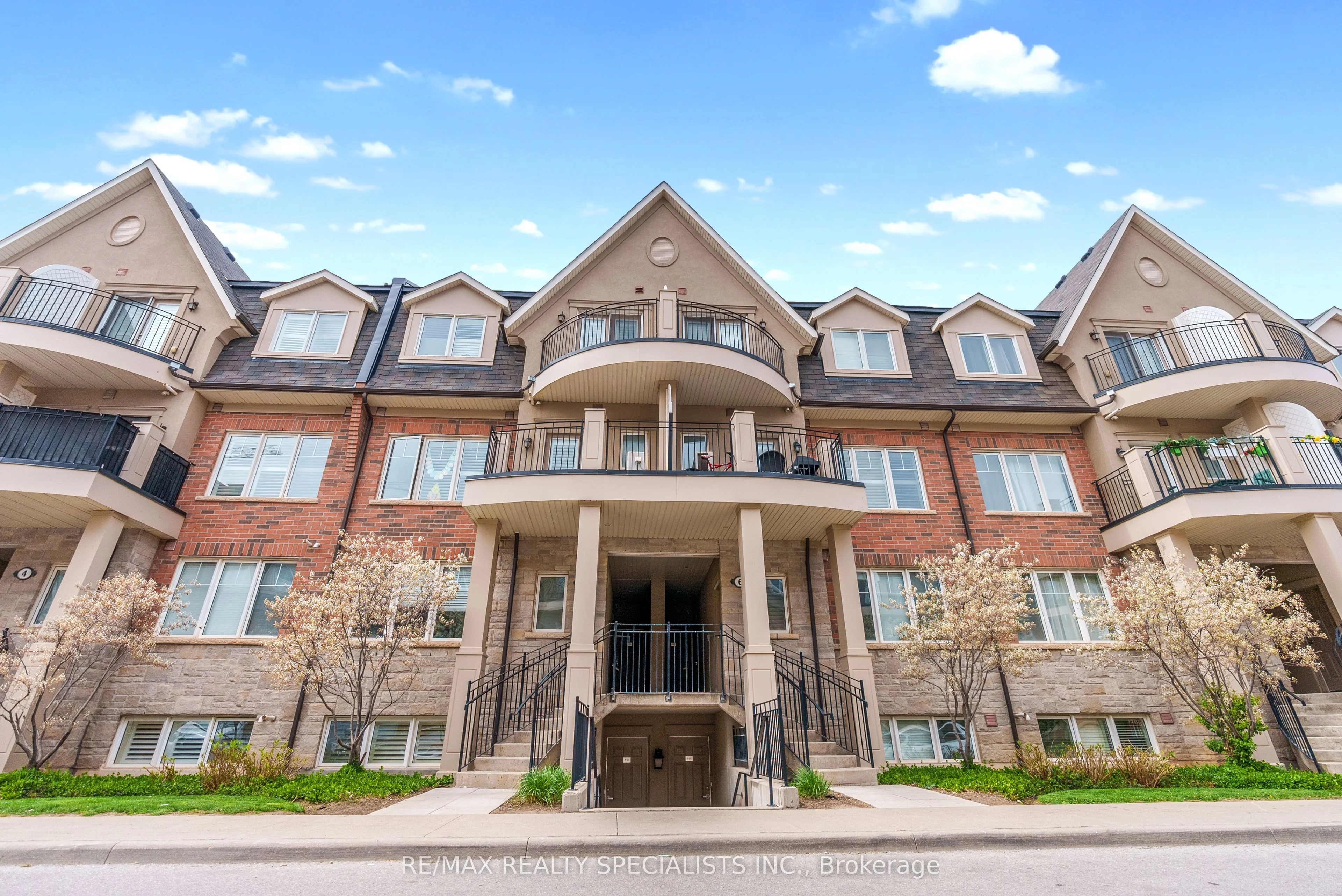 Condo Townhouse in Oakville