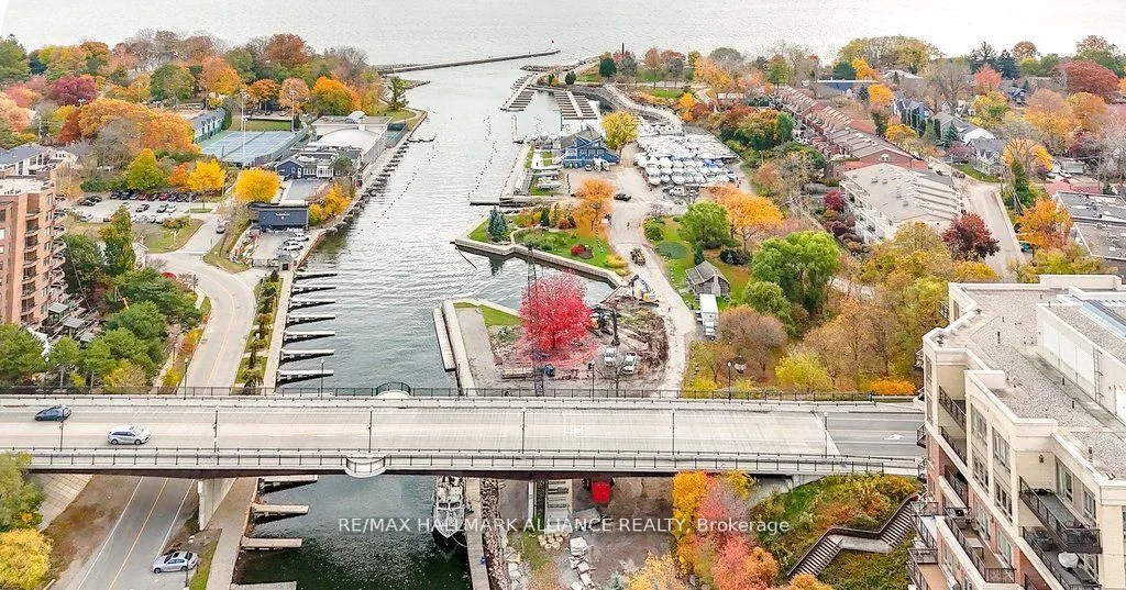 Condo Apartment in Oakville