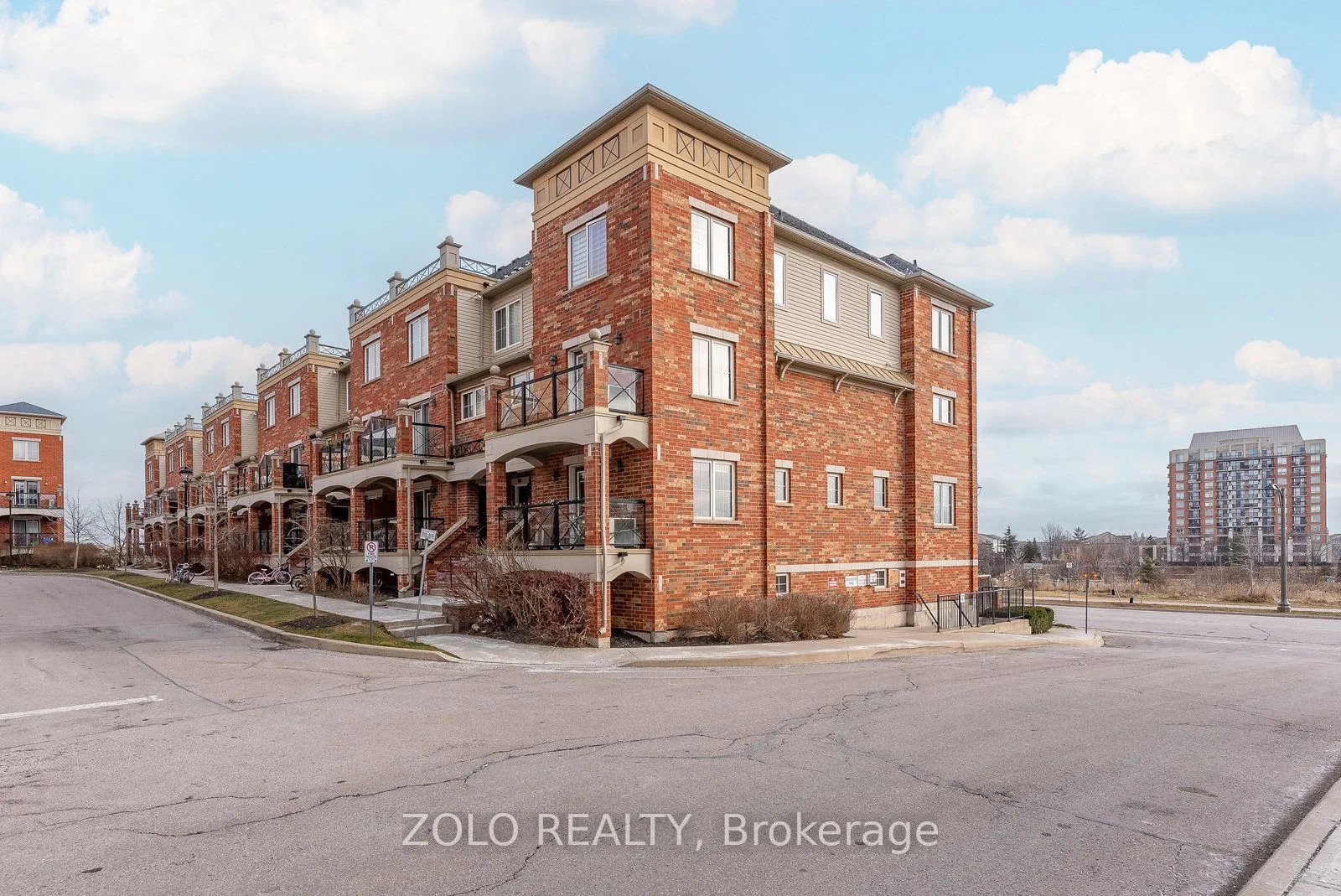 51 Hays Boulevard 28, Oakville, ON L6H 0J1