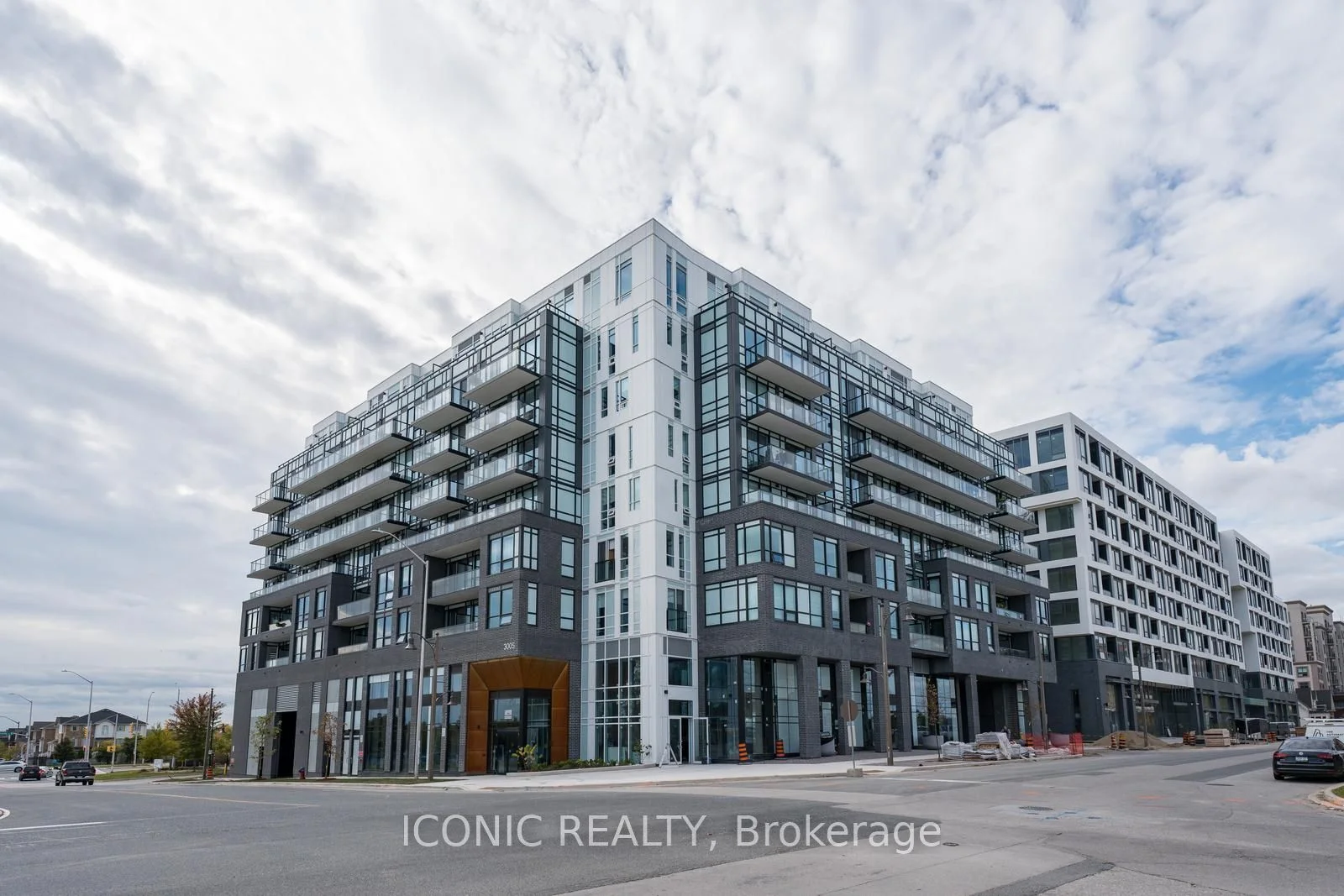 Condo Apartment in Oakville