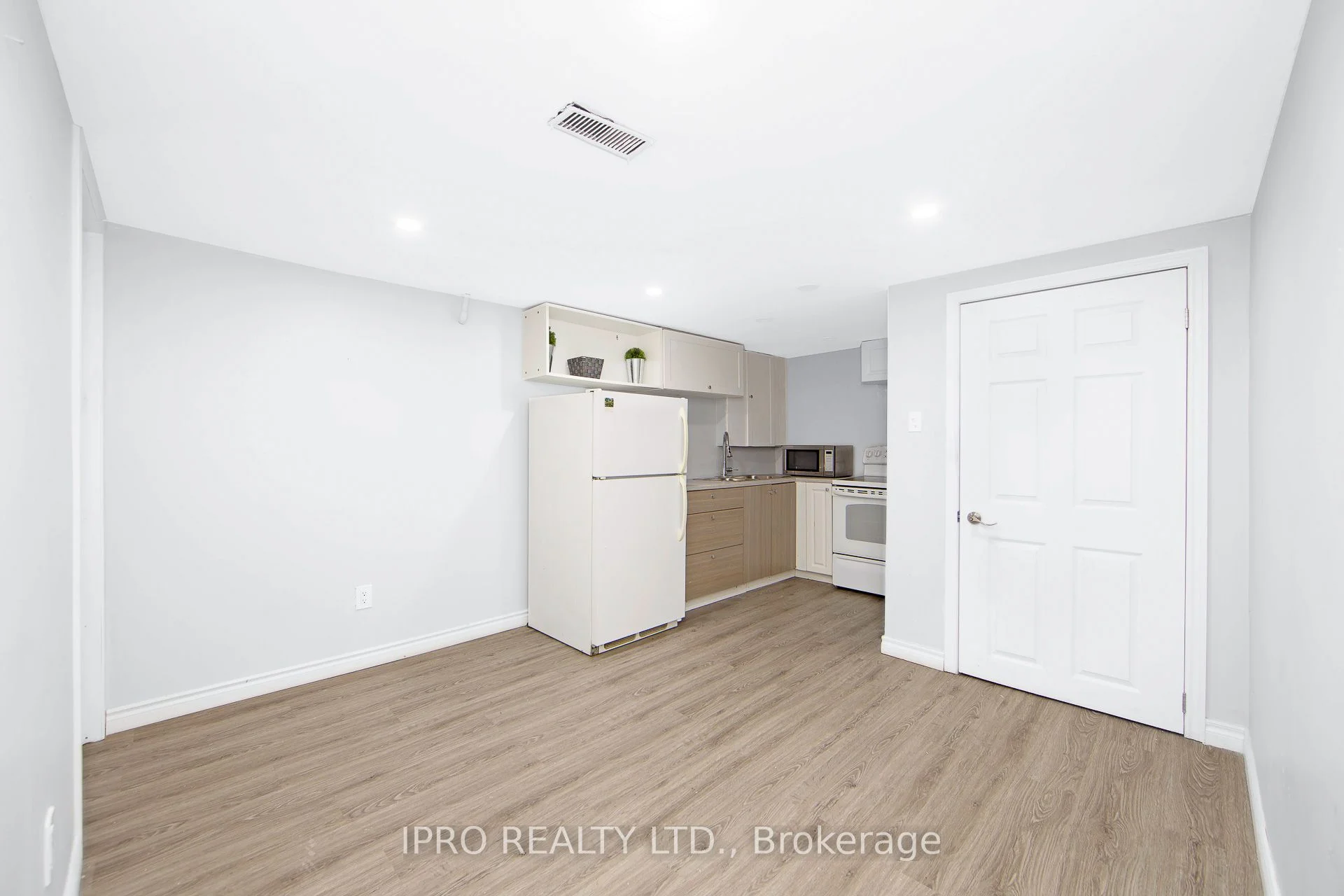 104 Topcliff Avenue, Toronto W05, ON M3N 1L8