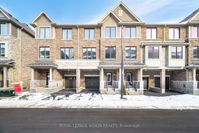 Att/Row/Townhouse in Brampton