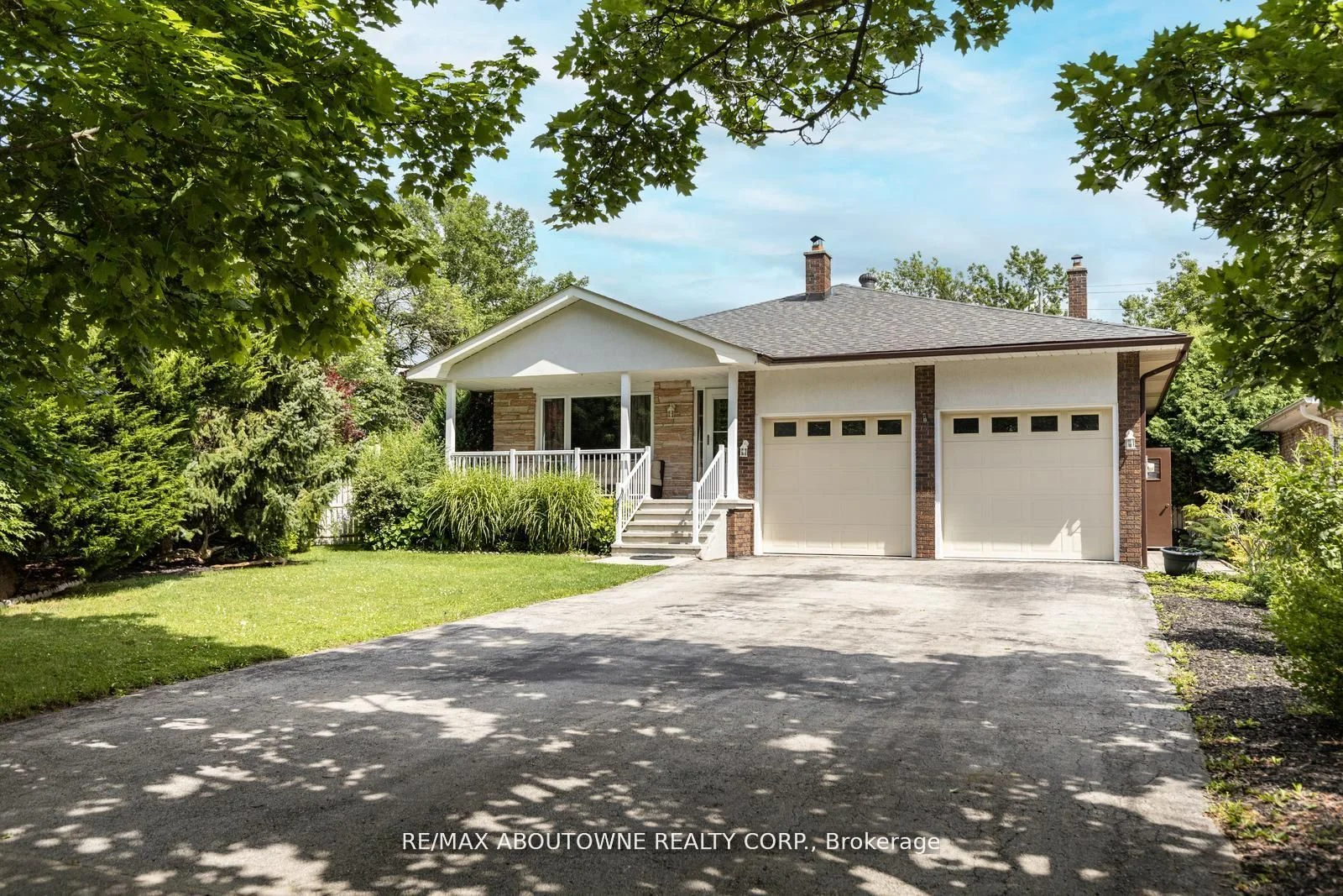 2254 Yates Court, Oakville, On L6l 5k6