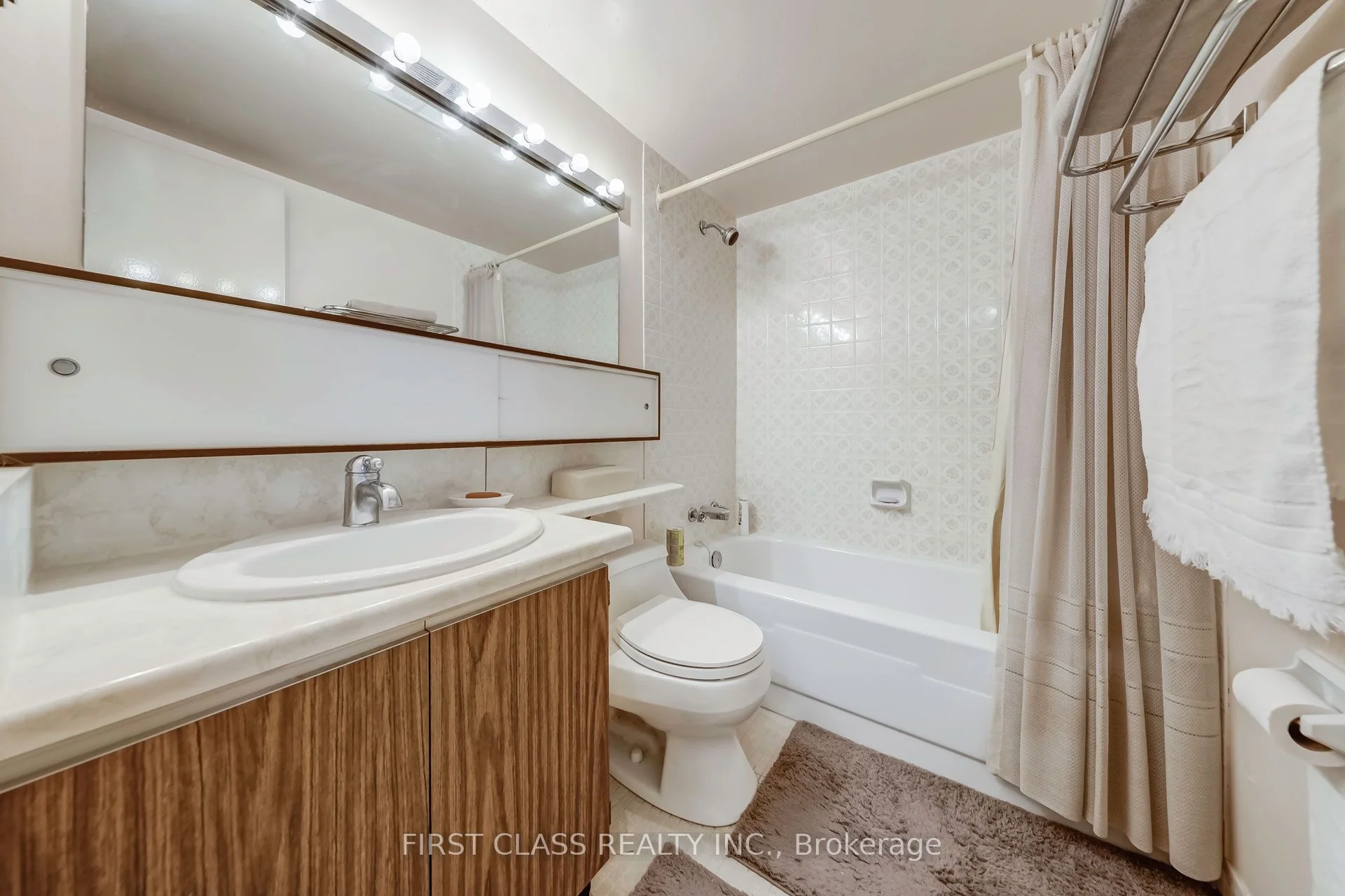 75 Emmett Avenue 1515, Toronto W04, ON M6M 5A7