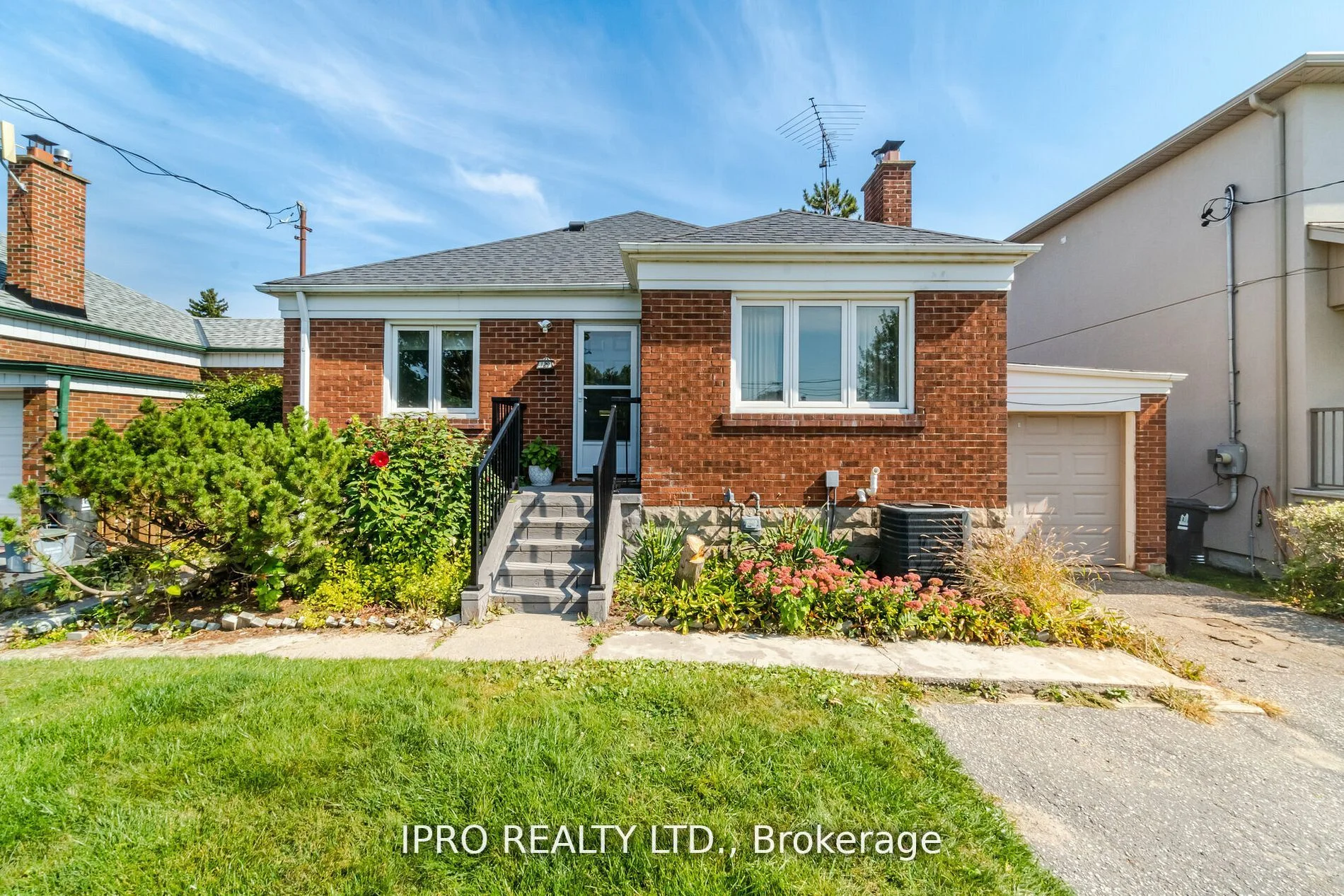 129 Milton Street W Bsmt, Toronto W07, On M8y 2y4