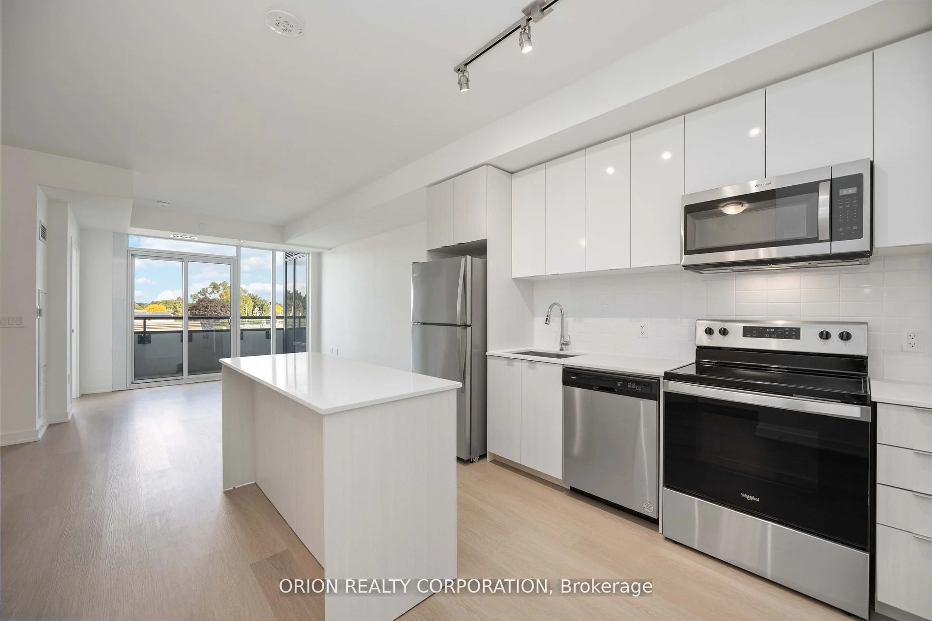 #320 859 The Queensway, Toronto W07, On, M8z 1n8