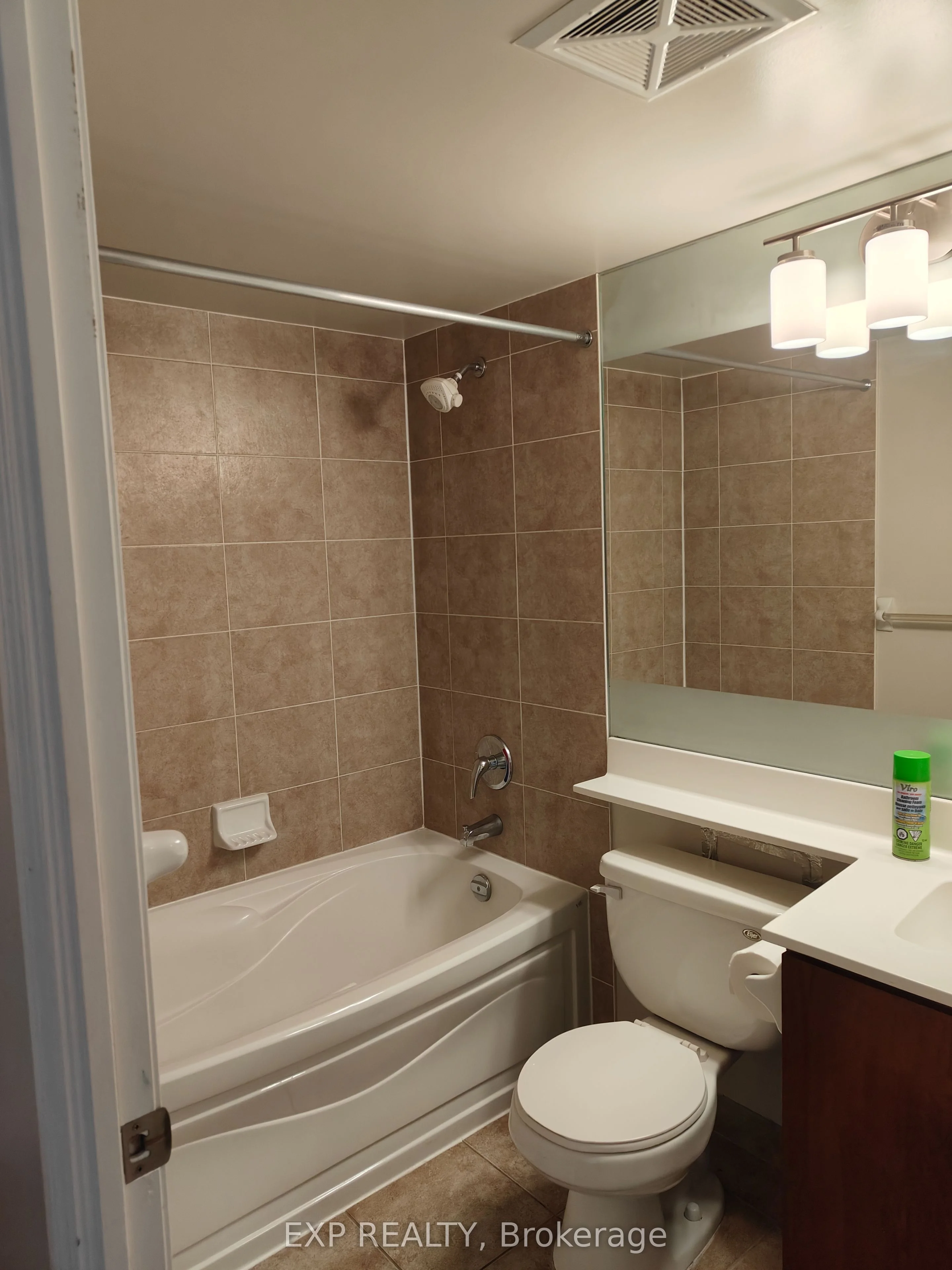 310 Burnhamthorpe Road 1613, Mississauga, ON L5B 4P9