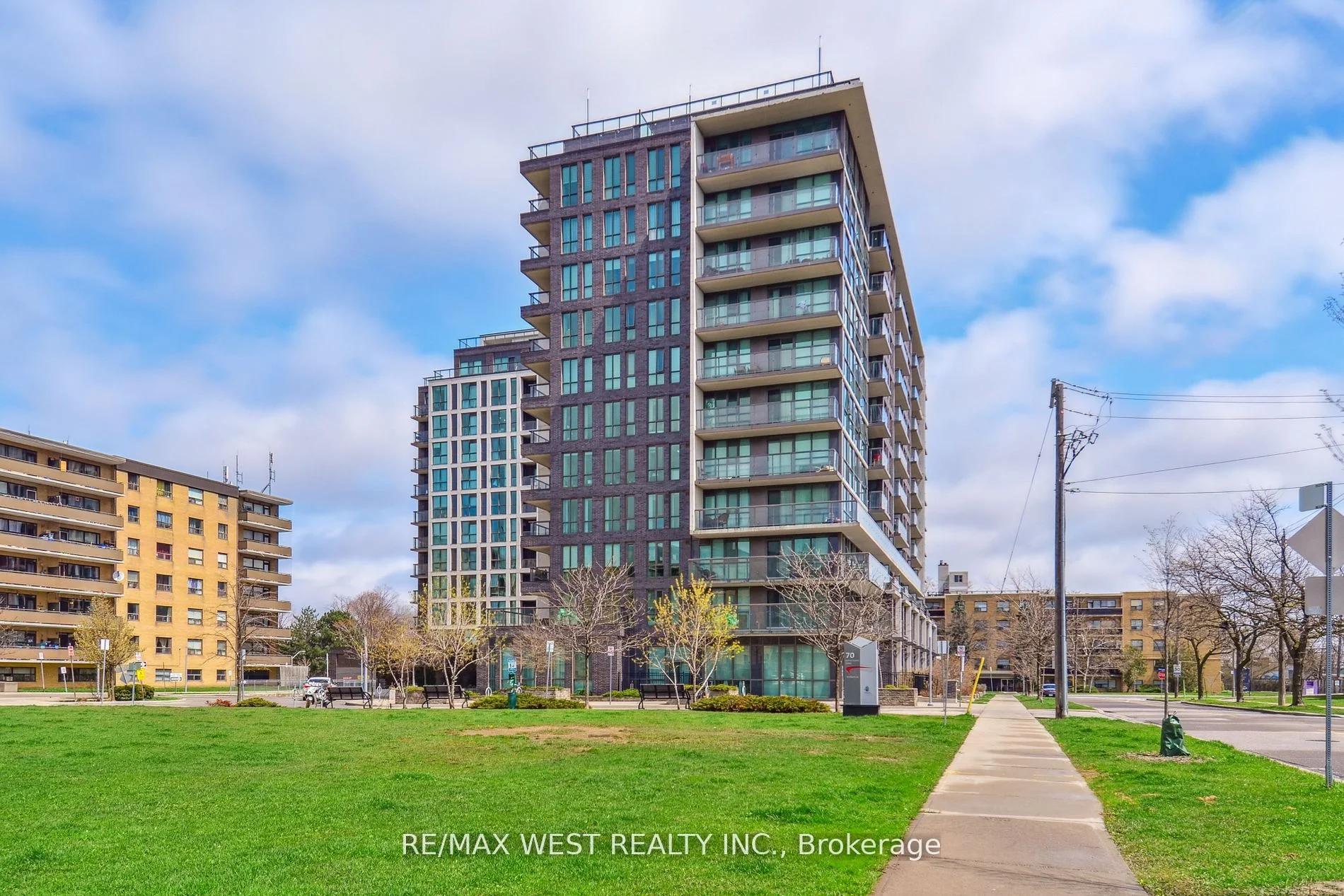 80 Esther Lorrie Drive 321, Toronto W10, On M9w 0c6