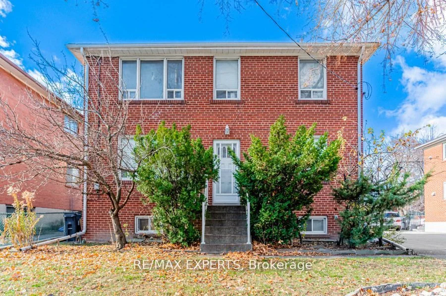 Triplex in Toronto