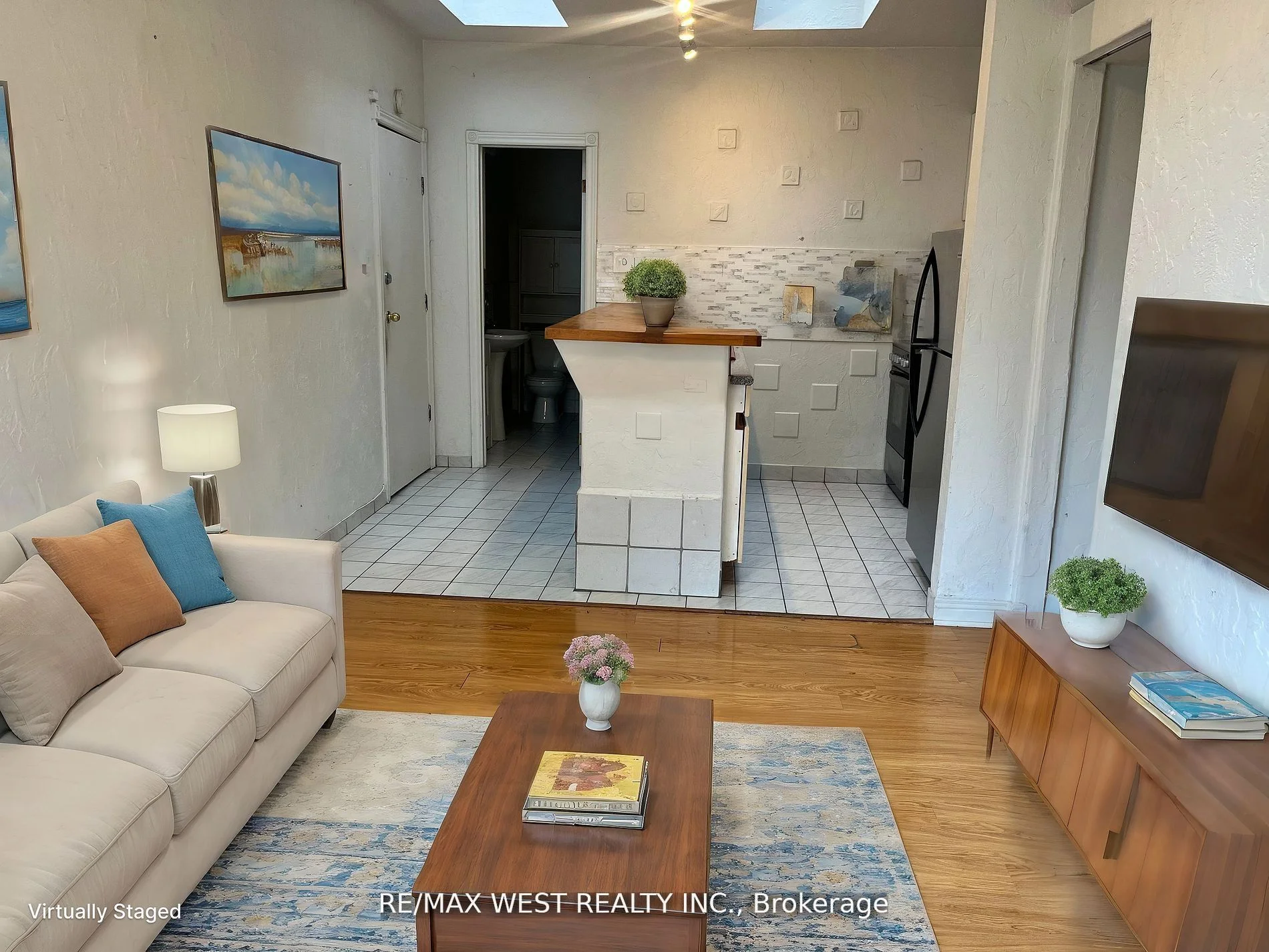 4902 Dundas Street W Unit 1, Toronto W08, On M9a 1b5