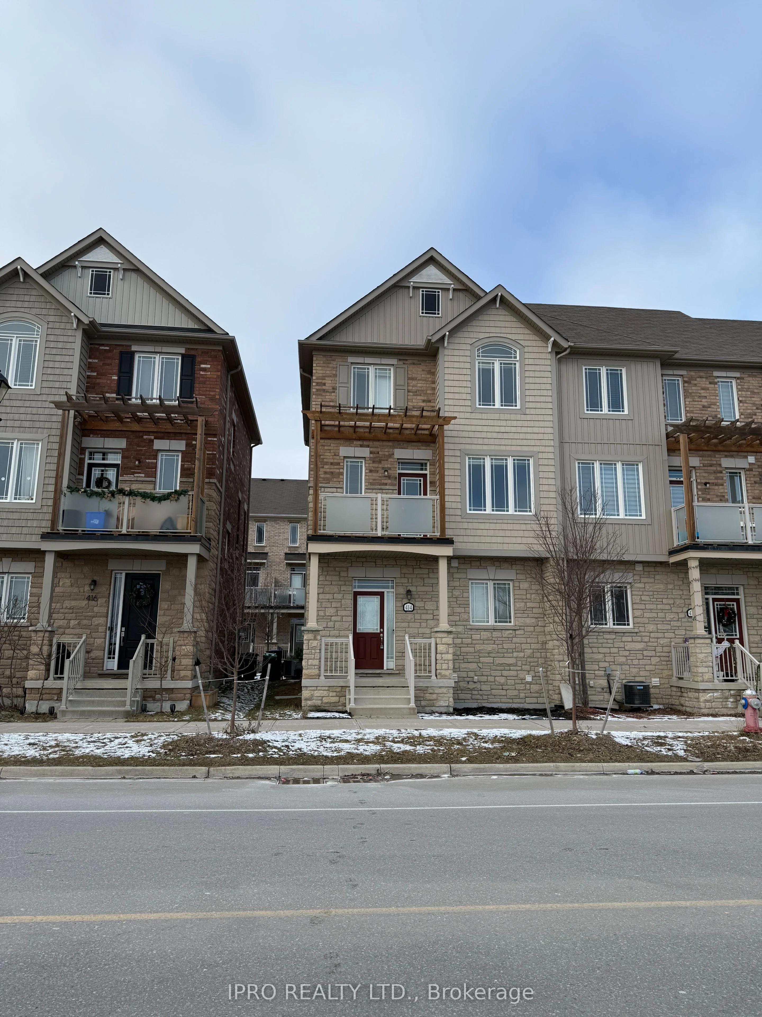 Att/Row/Townhouse in Caledon
