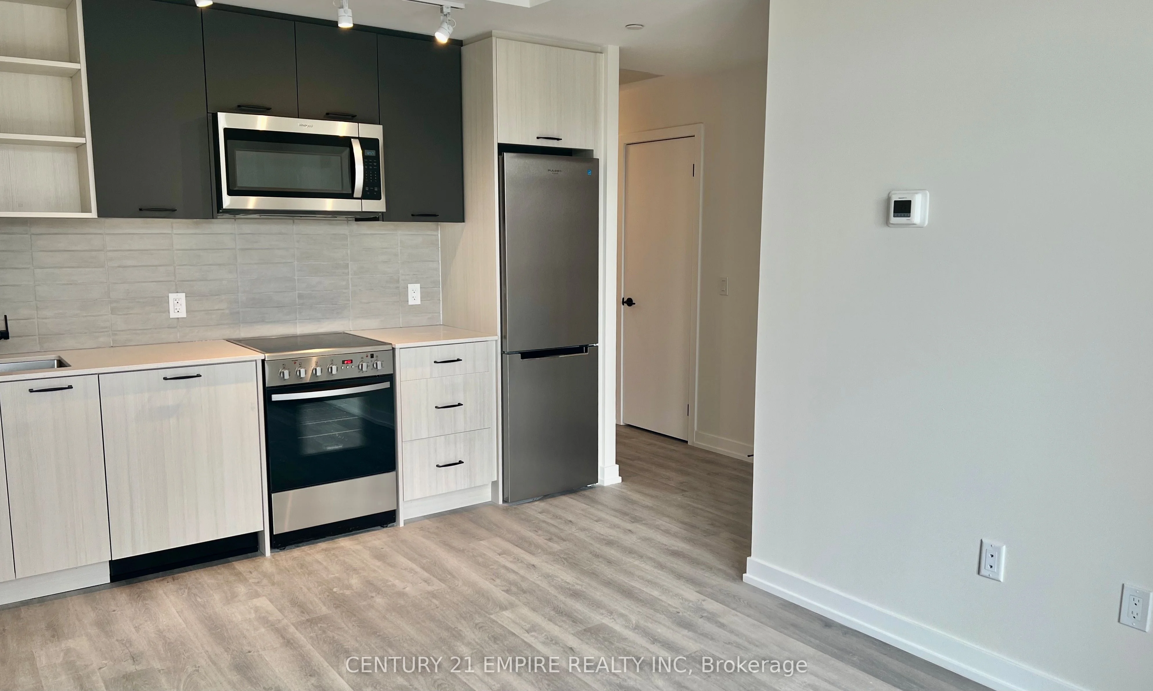 2300 St. Clair Avenue W 221, Toronto W02, ON M6N 0B3